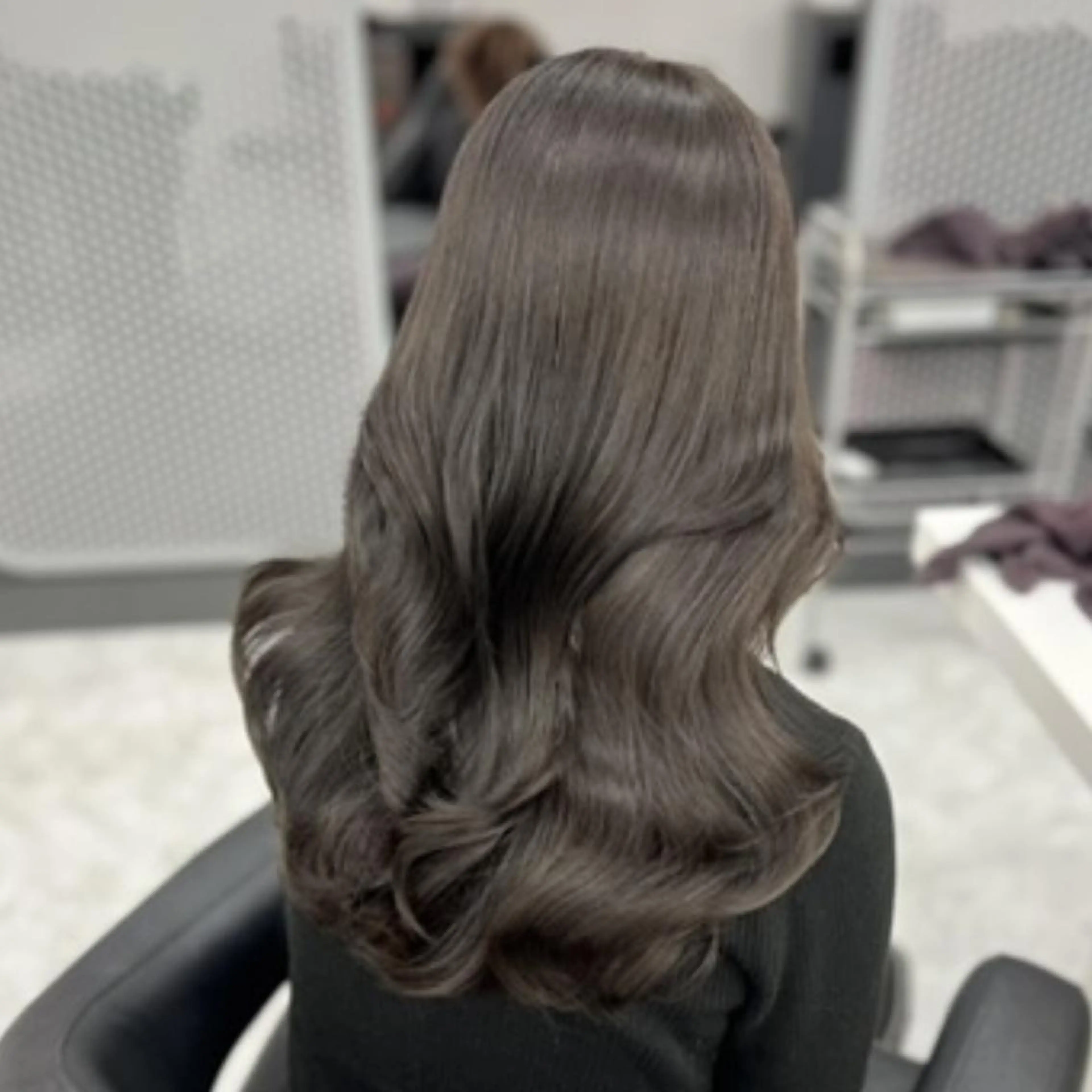 カラー ☘️赤み消し透明感 ☘️THEATERのヘアスタイル