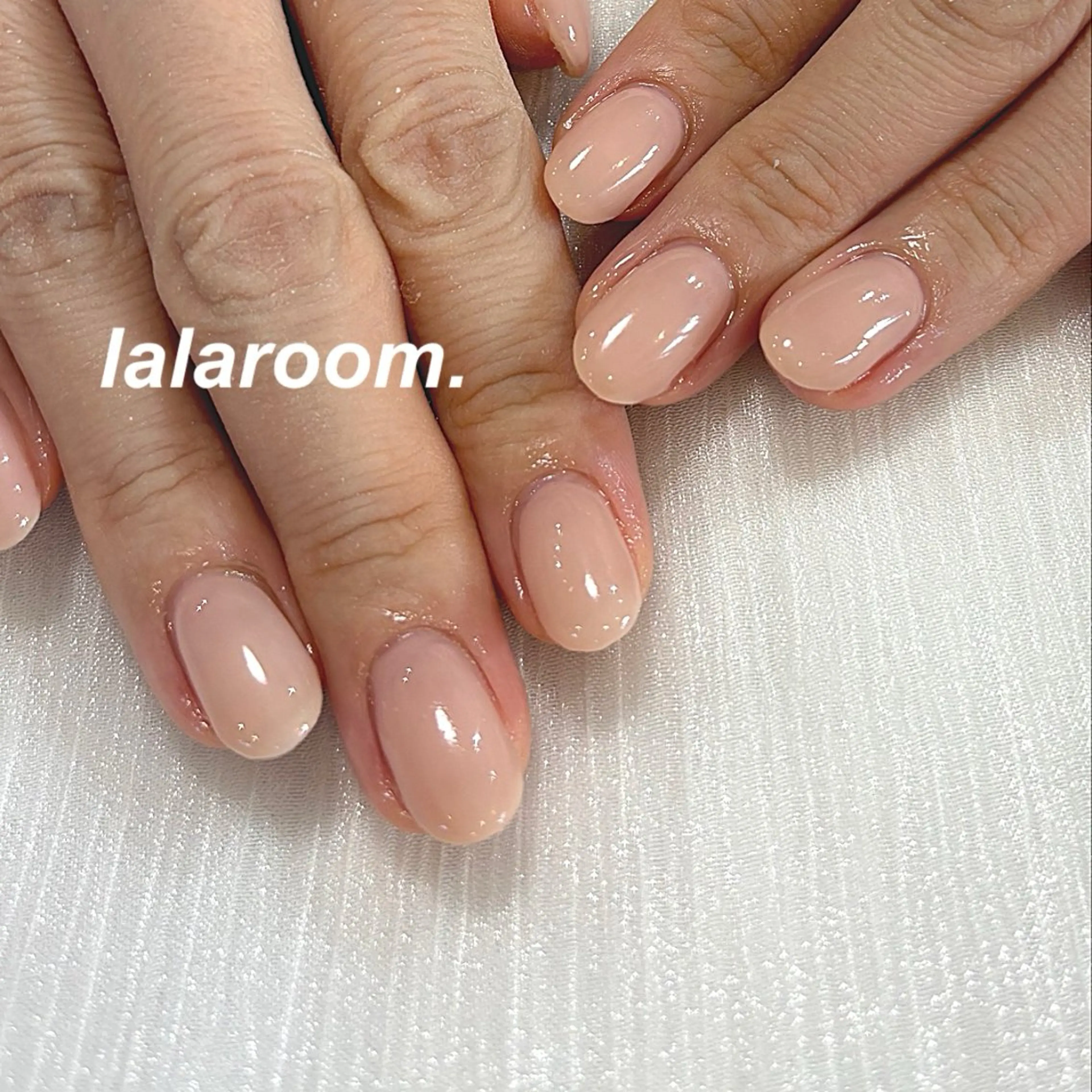 ネイル キラキラネイル マグネットネイル オフィスネイル ワンカラーネイル シンプルネイル ハンドネイル lala room.のネイルデザイン