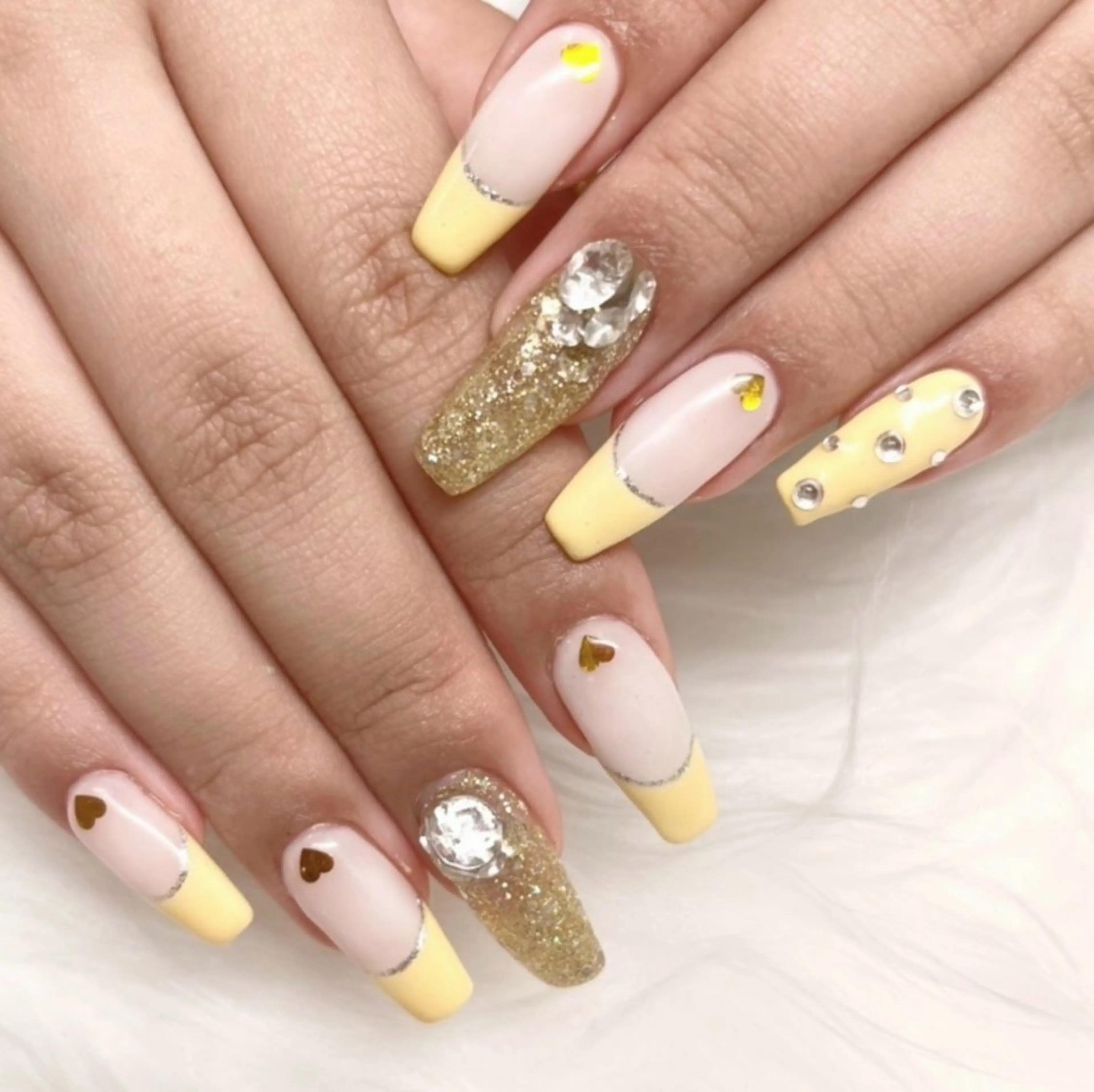 ネイル フレンチネイル ジェルネイル ゴールド 持ち込み 春ネイル ハンドネイル Nail lieNのネイルデザイン