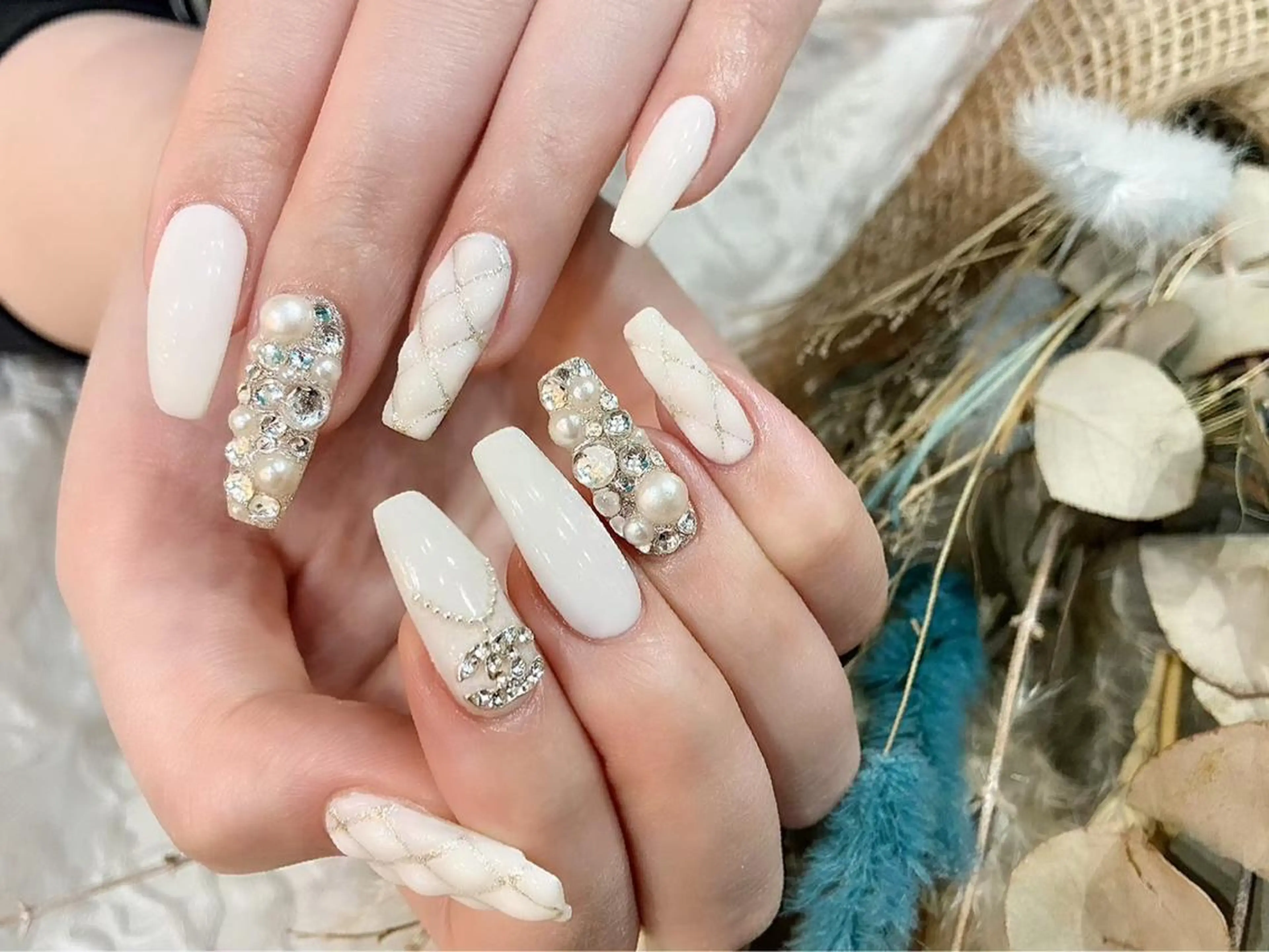 ネイル ホワイト ハンドネイル ハンドケア nailsalon mintのネイルデザイン