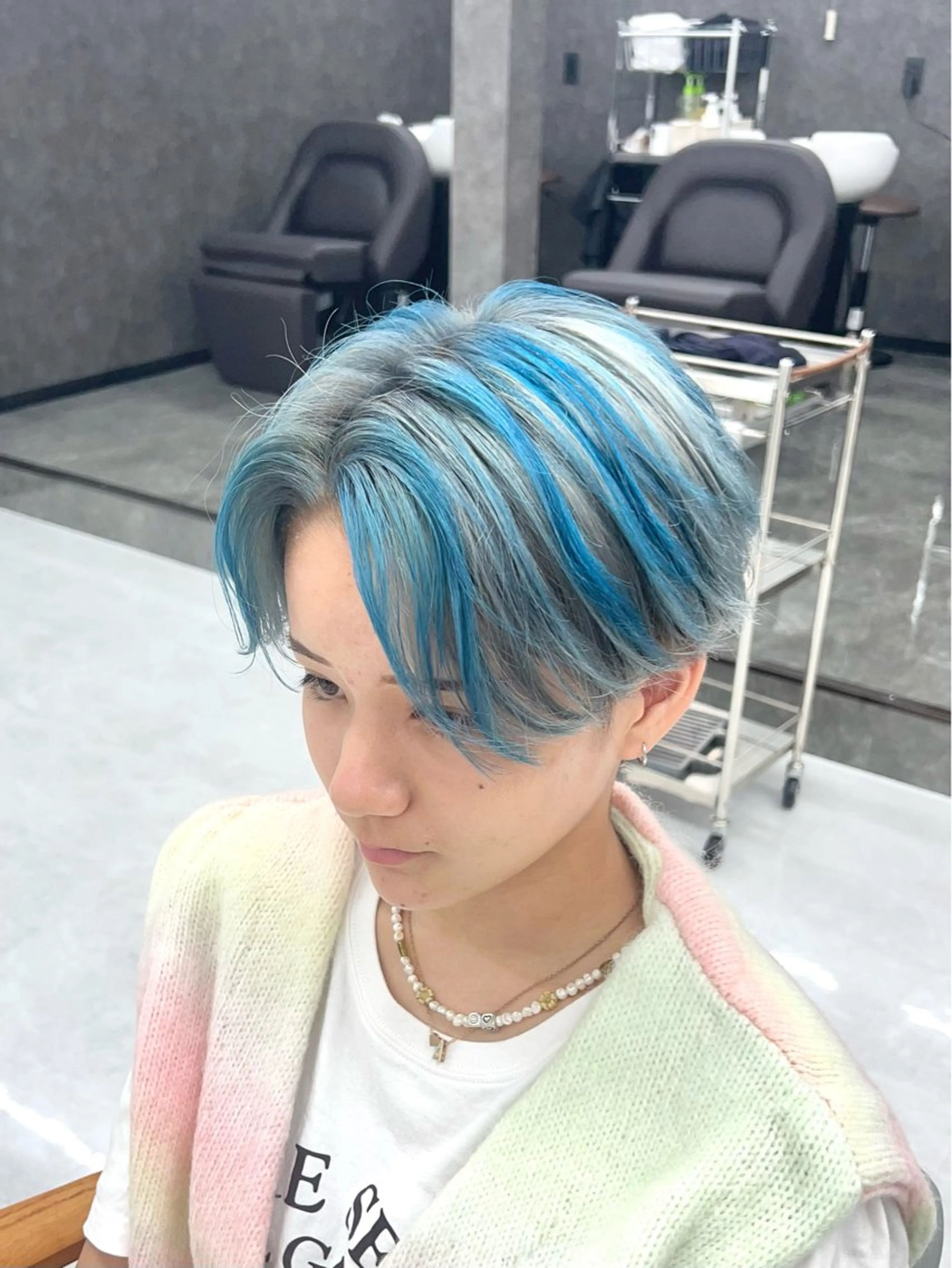 ショート カラー ヘアアレンジ デザインカラー シルバー ヘアカラー 飛田 楓信のヘアスタイル