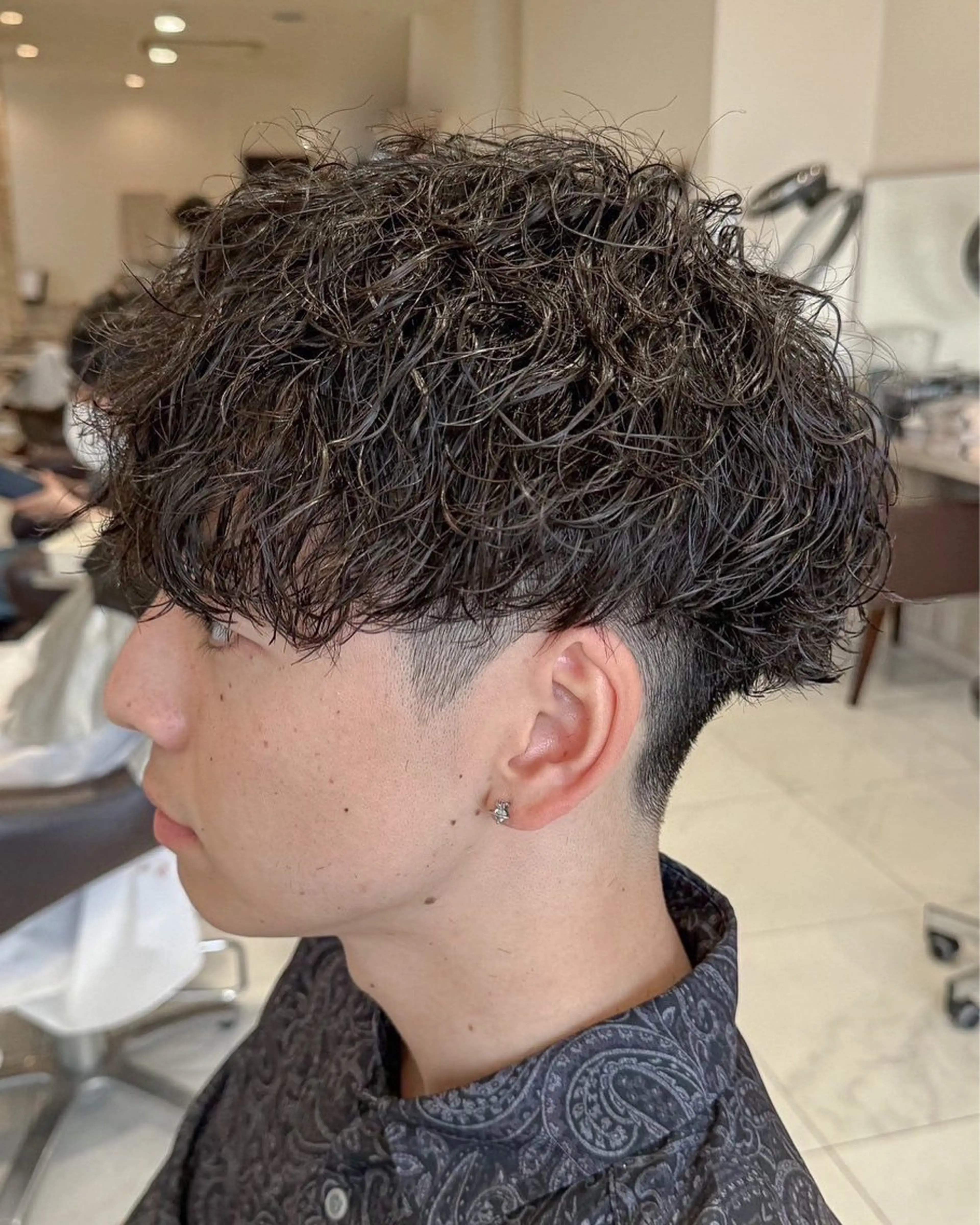 ショート パーマ メンズ マッシュ メンズパーマ 刈り上げ 山本 玲桜のヘアスタイル