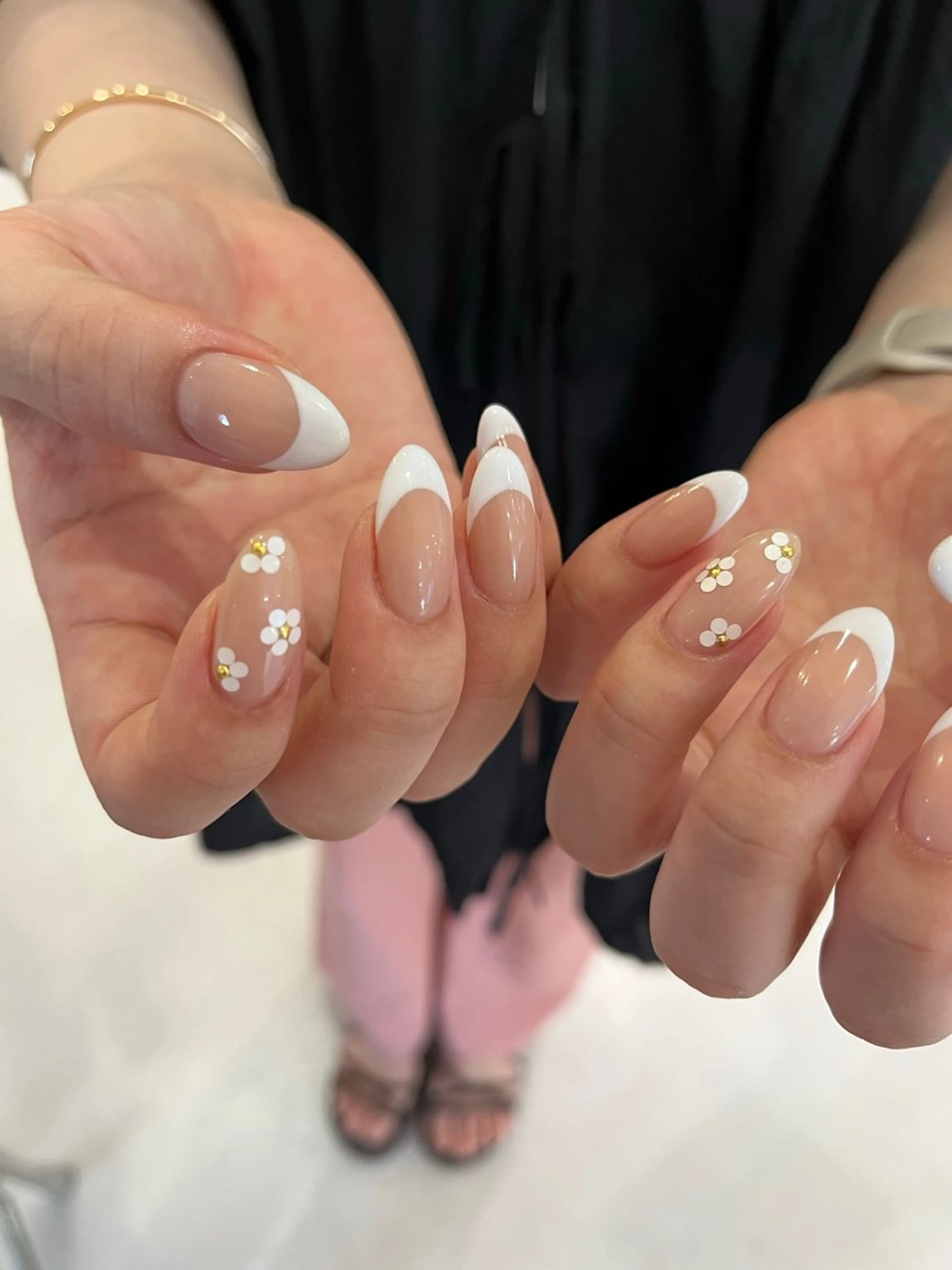 本日限定!【ハンド】ベースカラー有りフレンチネイル💅+パーツ4本つけ放題♪の写真