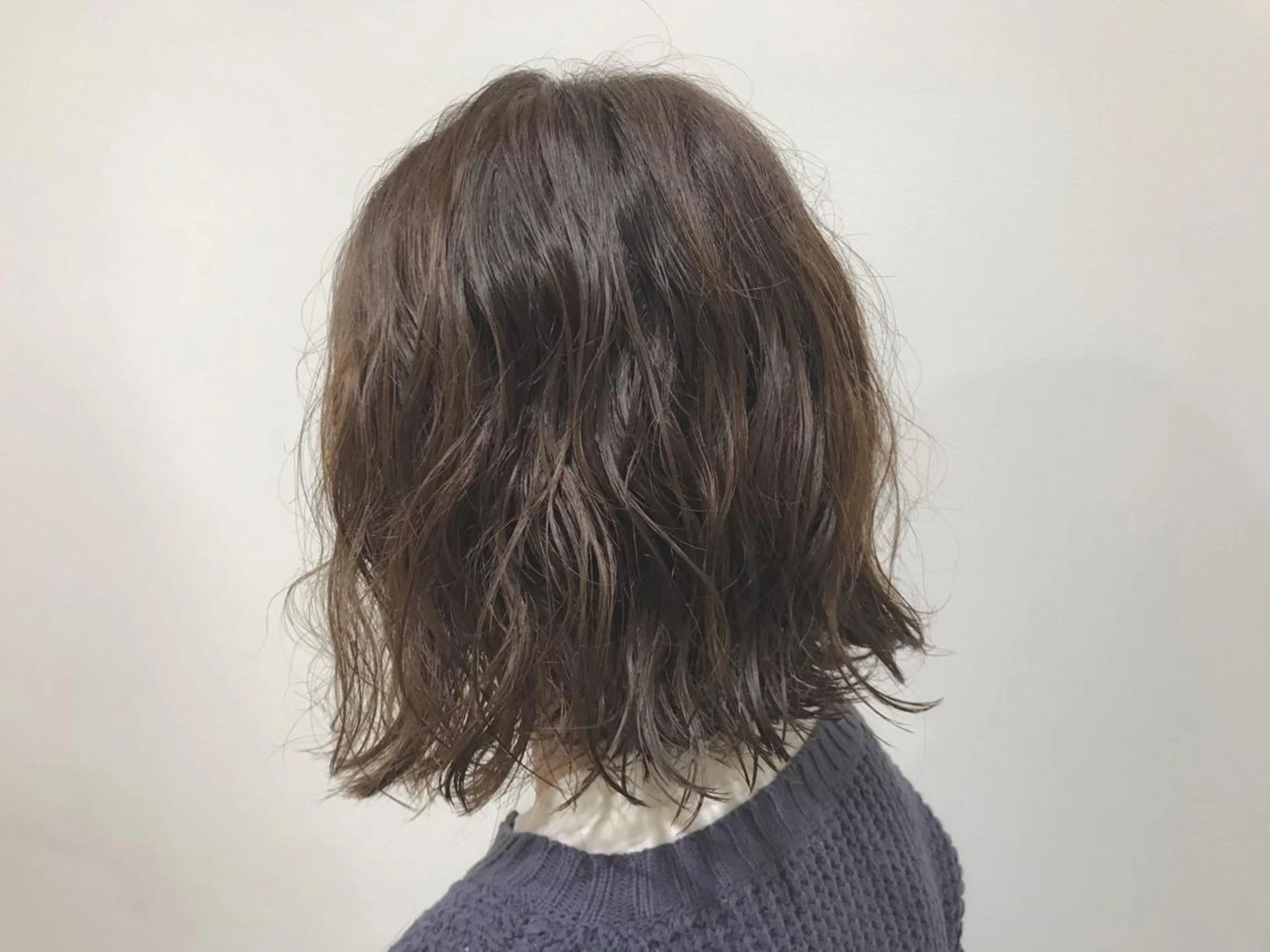 ミディアム カラー パーマ カット ヘアカラー パーマ トリートメント 暖色カラー🍊 ボブ🌿顔周りcutのヘアスタイル