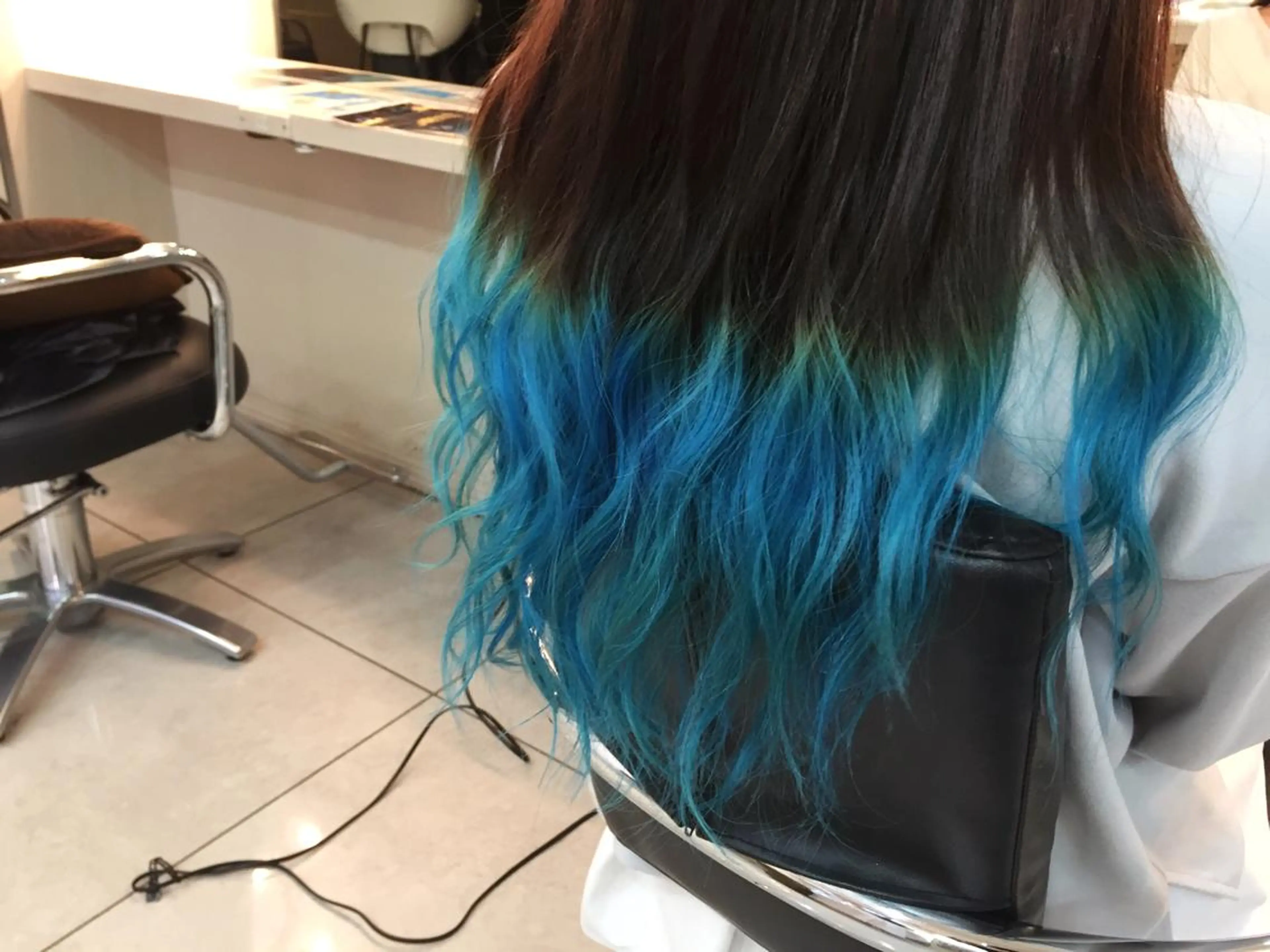 ロング カラー ブルーカラー 透明感カラー 吉岡 三四朗のヘアスタイル