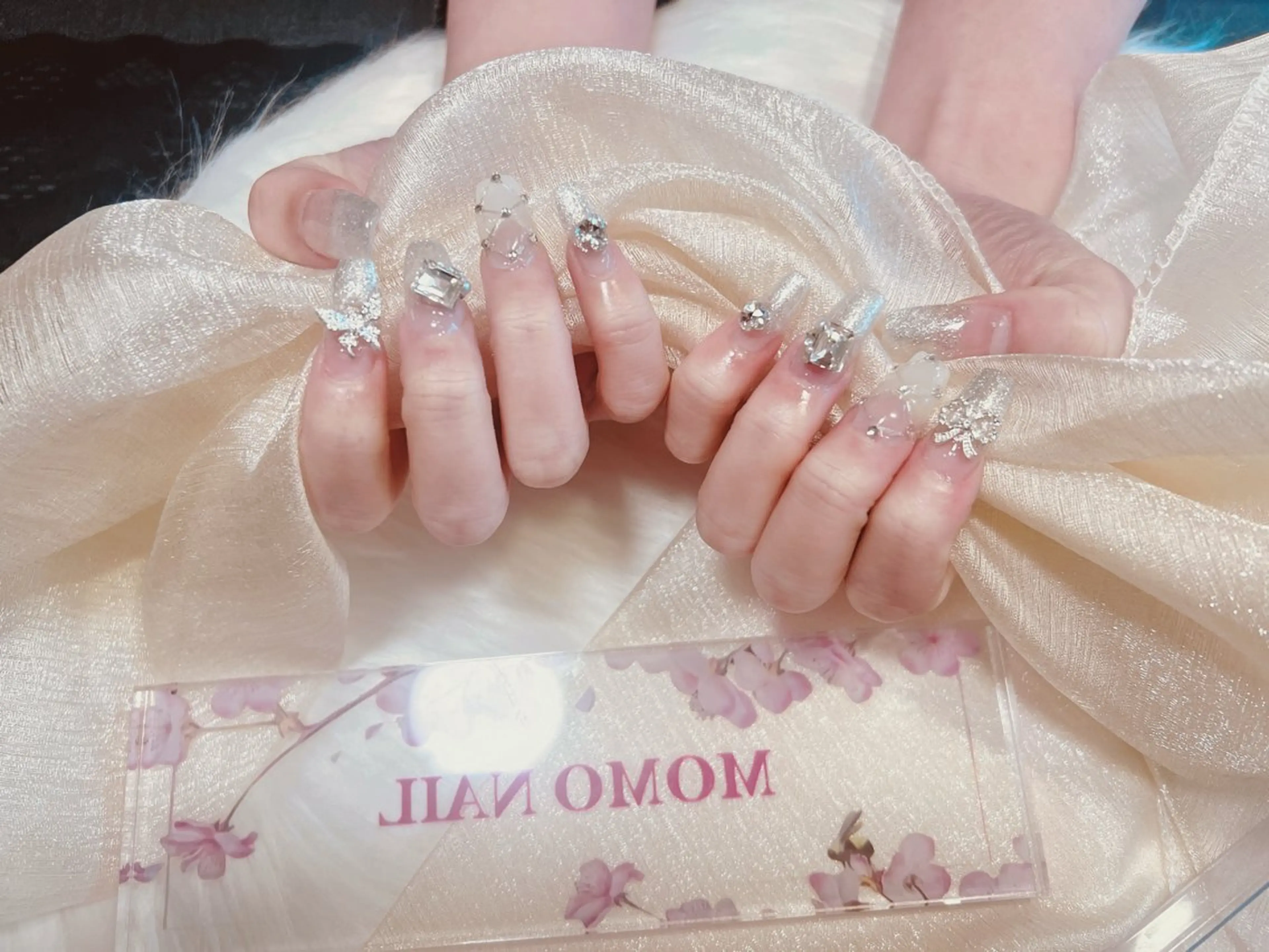 ネイル アートネイル 長さ出し Luna Riseのネイルデザイン