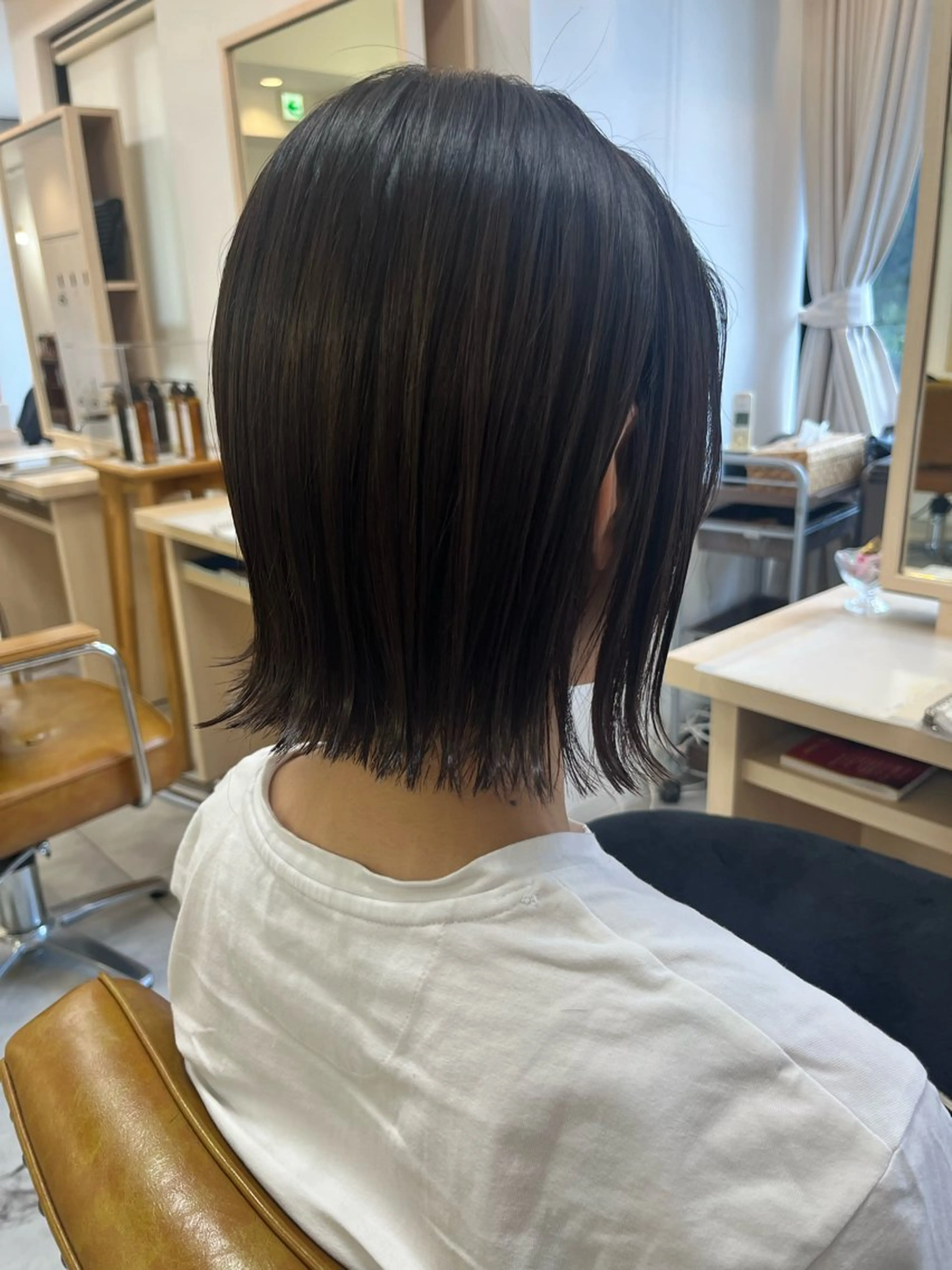 ミディアム 切りっぱなしボブ ボブ Hikari /赤み消しカラーのヘアスタイル