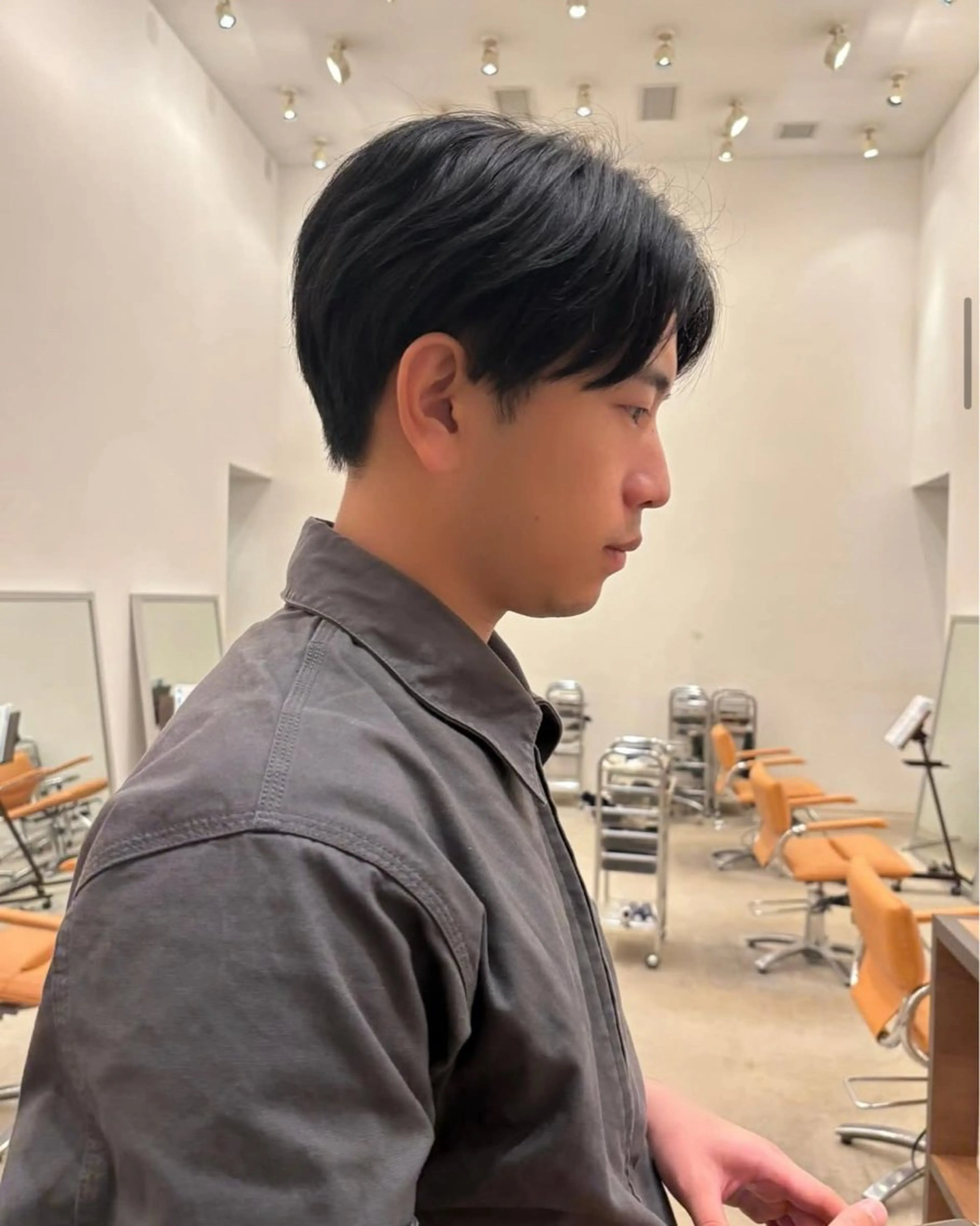 メンズ センターパート 刈り上げ カット KEYMAN HARUKAのヘアスタイル
