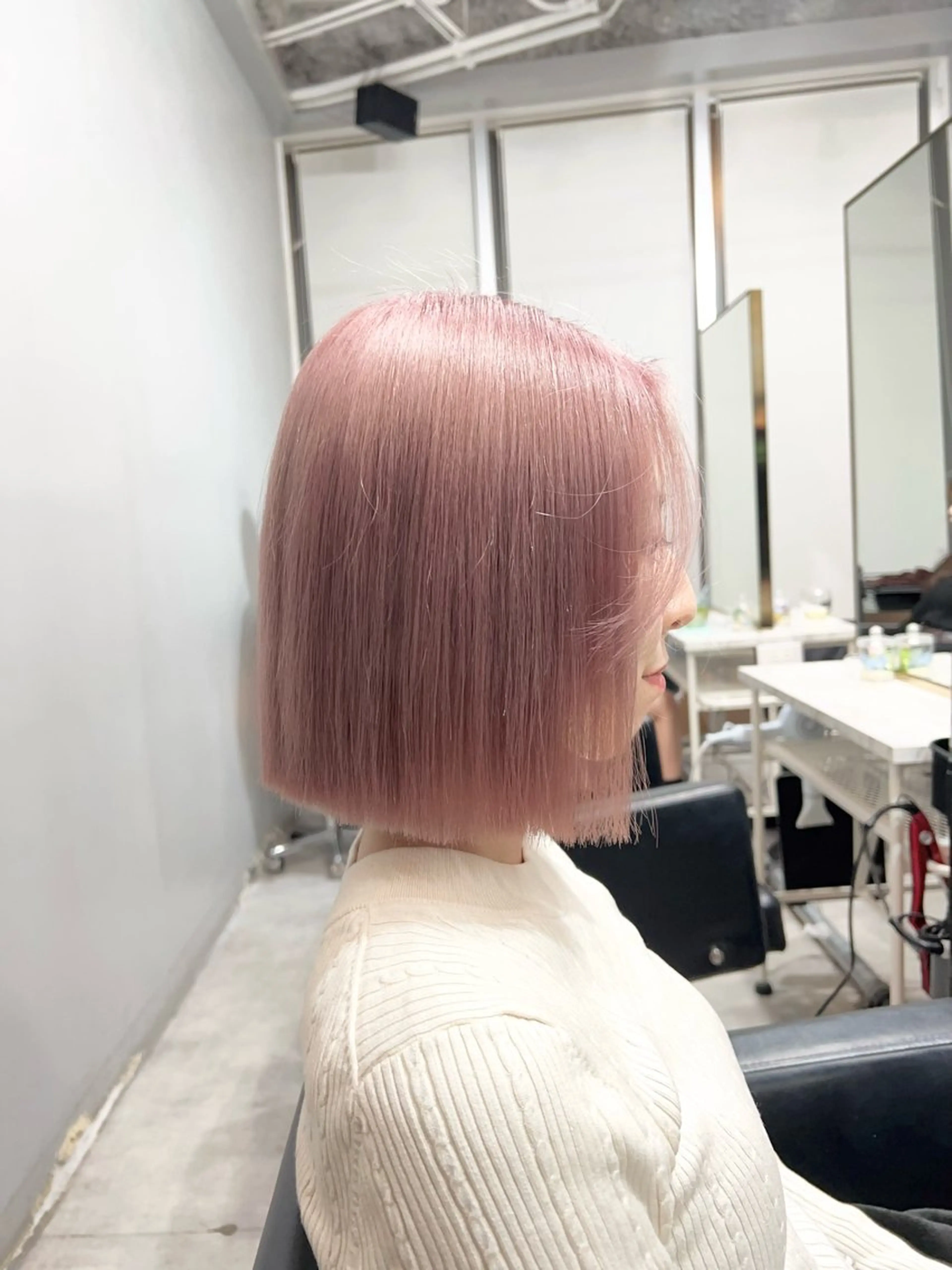 ショート カラー 切りっぱなしボブ ベージュカラー ピンクカラー ボブ カット ヘアカラー トリートメント ヘアセット I've  for hair所属・🫧艶ハイトーン ブリーチ🫧トモヤのヘアスタイル