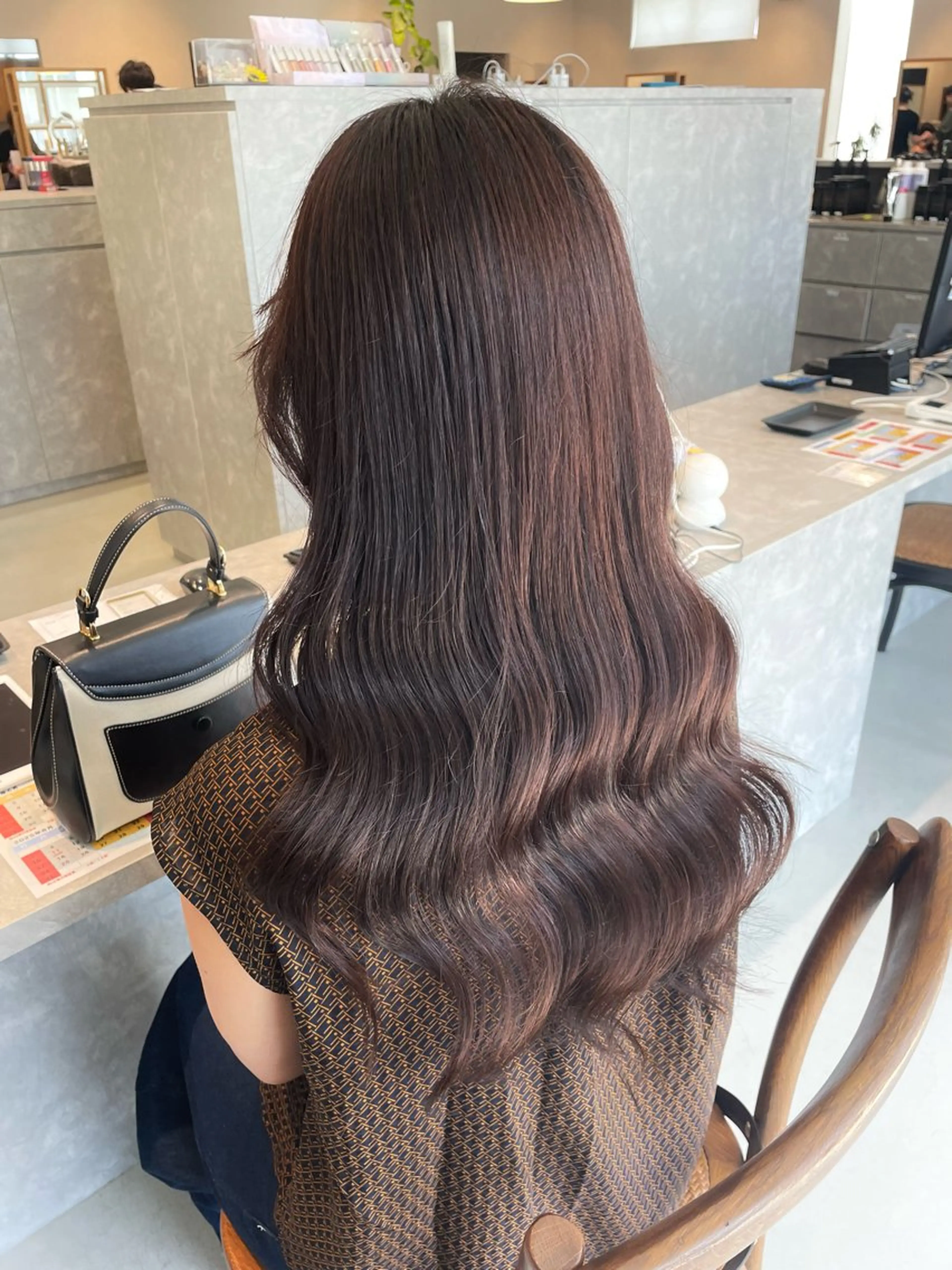 ロング カラー ヘアアレンジ ブラウンカラー ラベンダーカラー レイヤーカット ローレイヤー 植手 莉菜のヘアスタイル