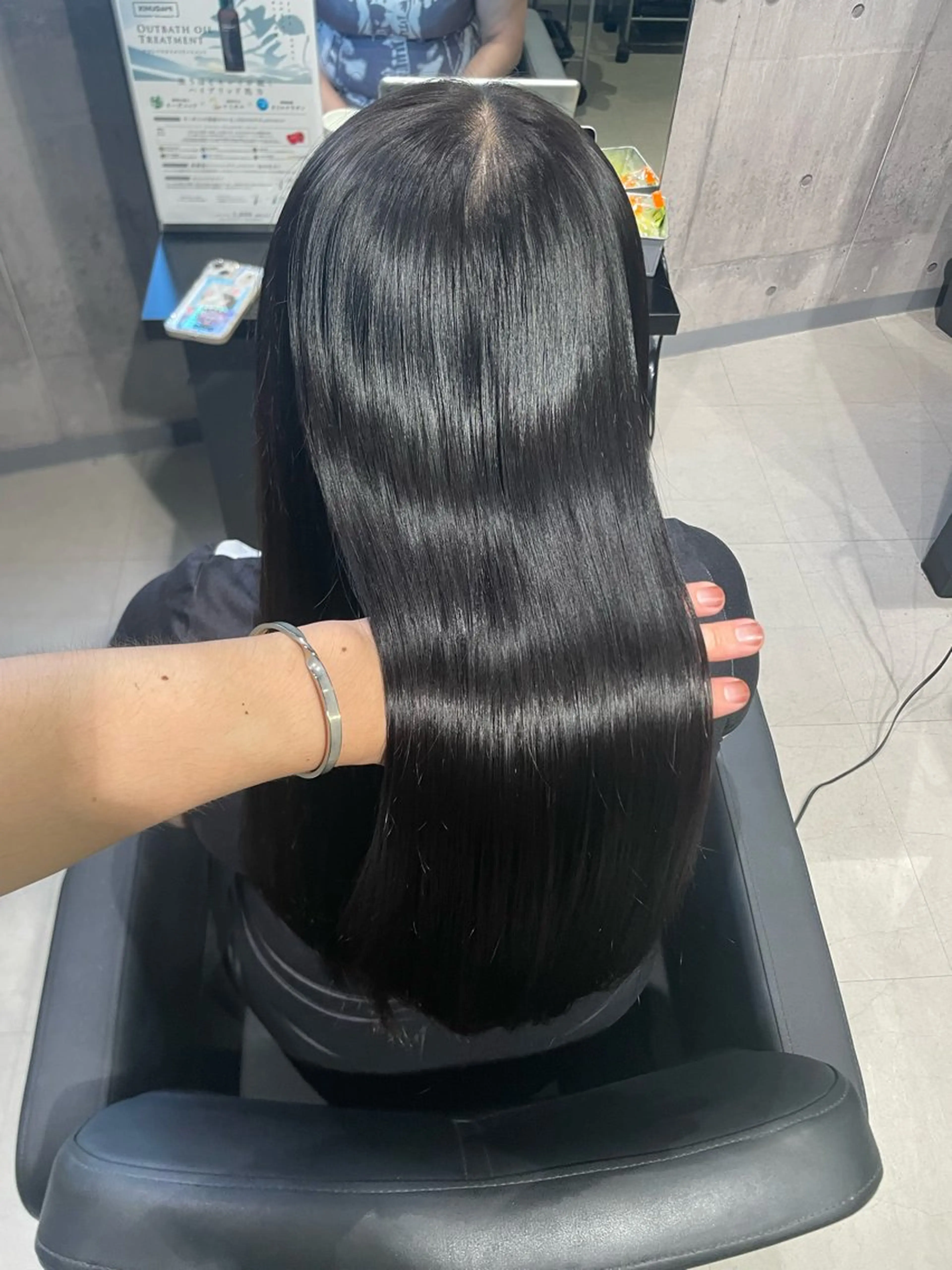 ロング カラー アッシュ アッシュグレー カット ヘアカラー トリートメント _White ／Hiroのヘアスタイル