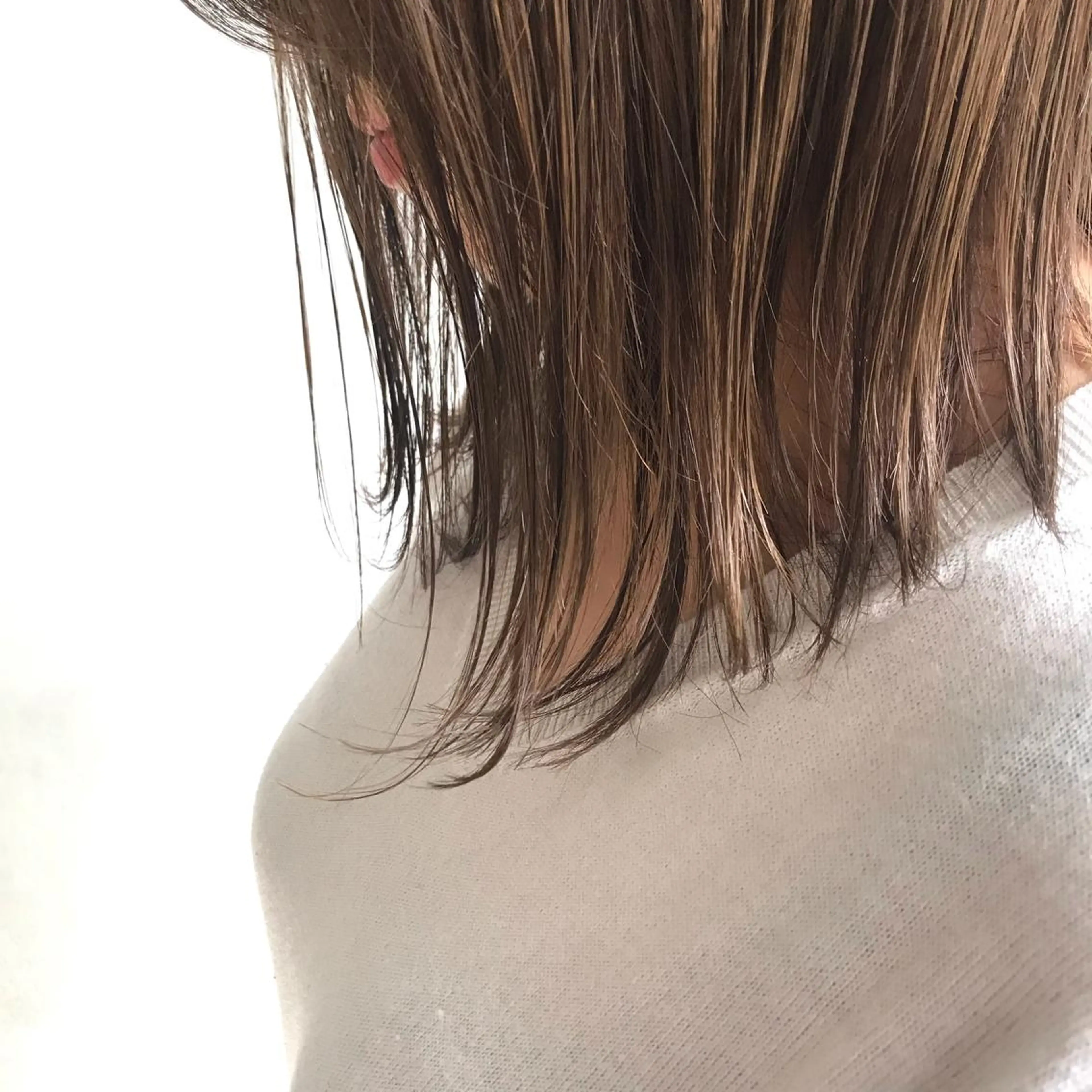 カラー ベージュカラー ブリーチ ケアブリーチ 安部 真輝のヘアスタイル