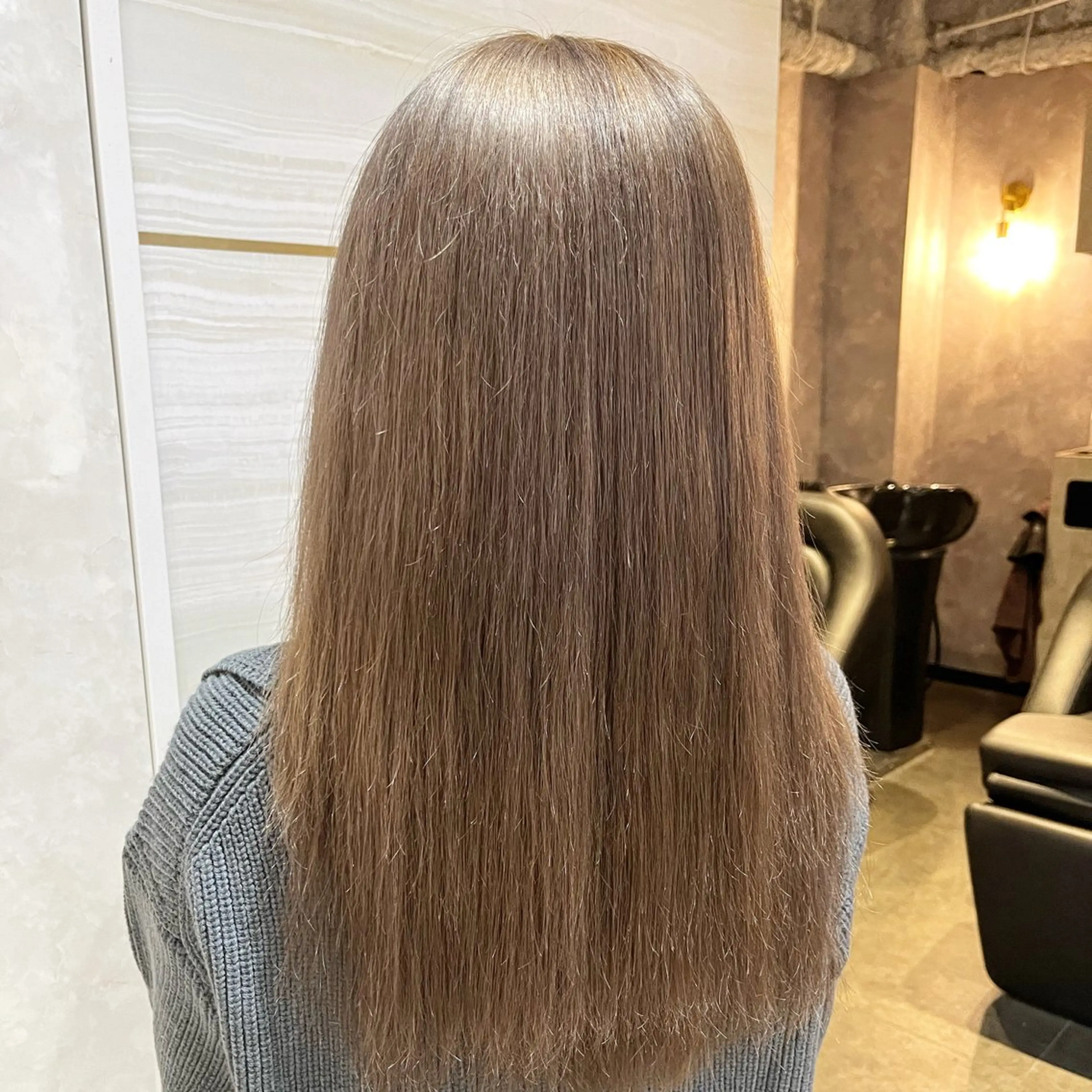 ロング カラー ベージュカラー ブリーチ ケアブリーチ ハイトーンカラー ミルクティーベージュ ヘアカラー 💙Ami💙 elubylovisのヘアスタイル
