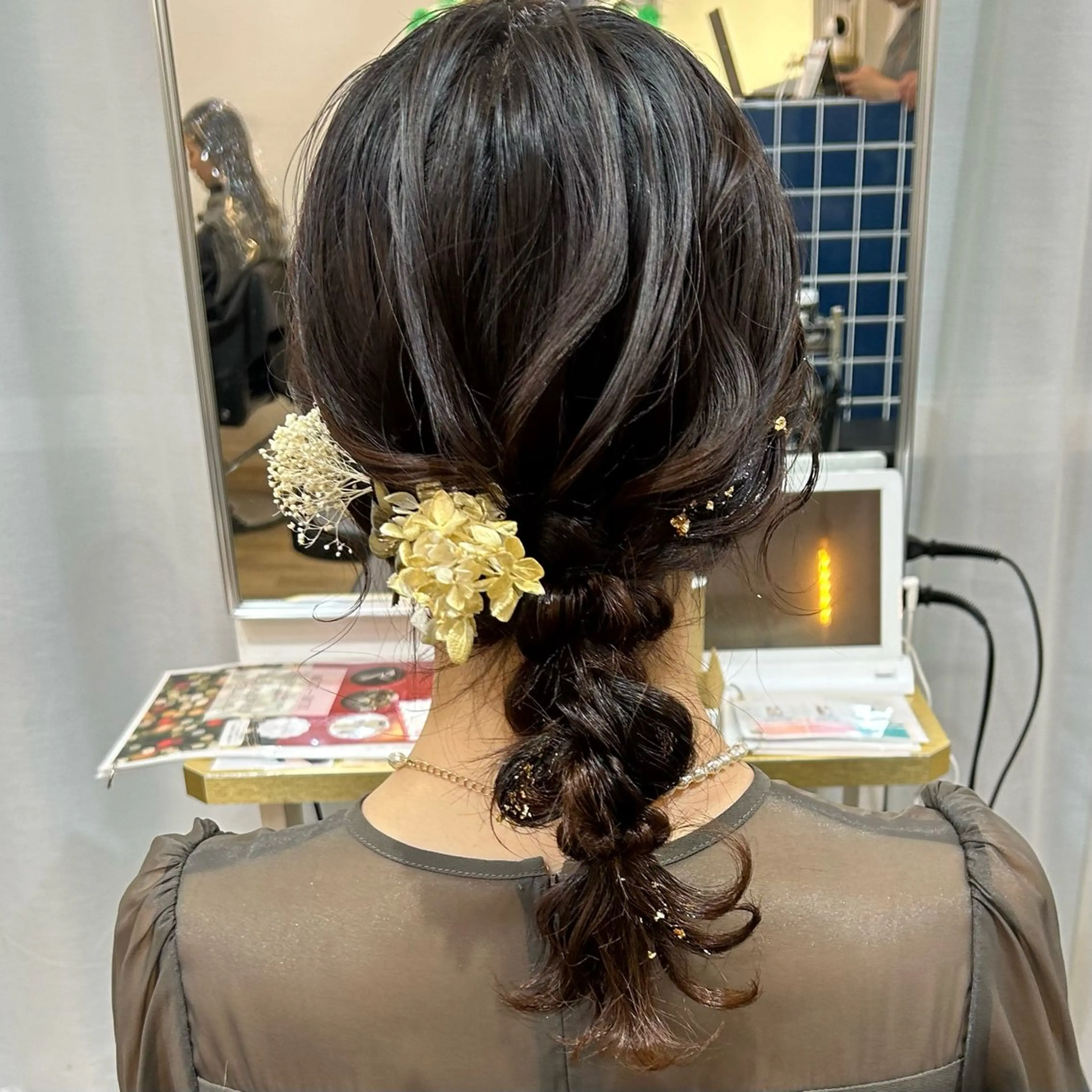 セミロング ヘアアレンジ 結婚式・ブライダル ボブ くびれヘア 顔周りカット 髪質改善 ヘアセット ブリーチなしベージュ /ヘアセット/ミユのヘアスタイル