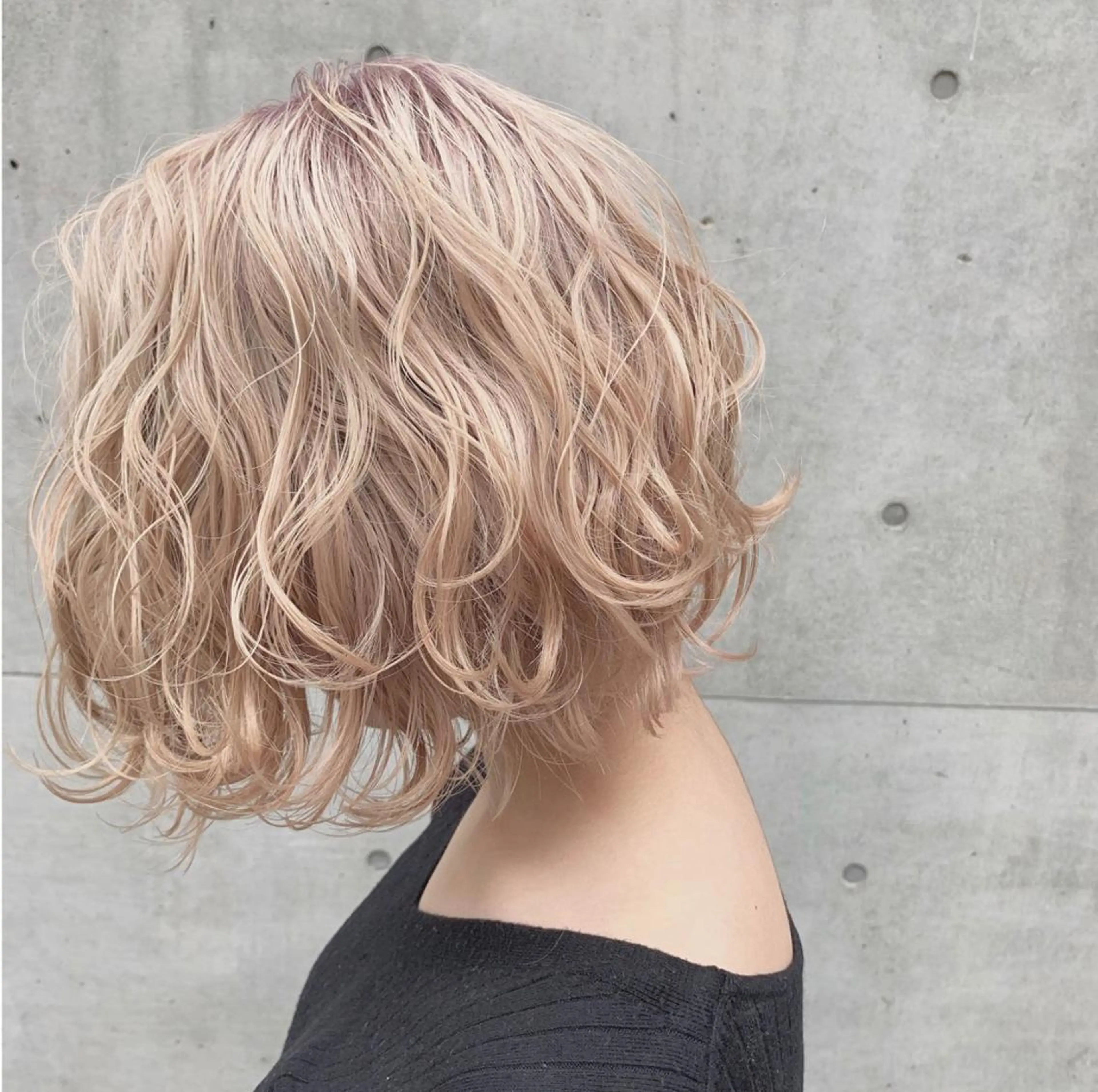 ミディアム カラー ブロンド ホワイトブロンド storiiz所属・本田大輝top designerのヘアスタイル