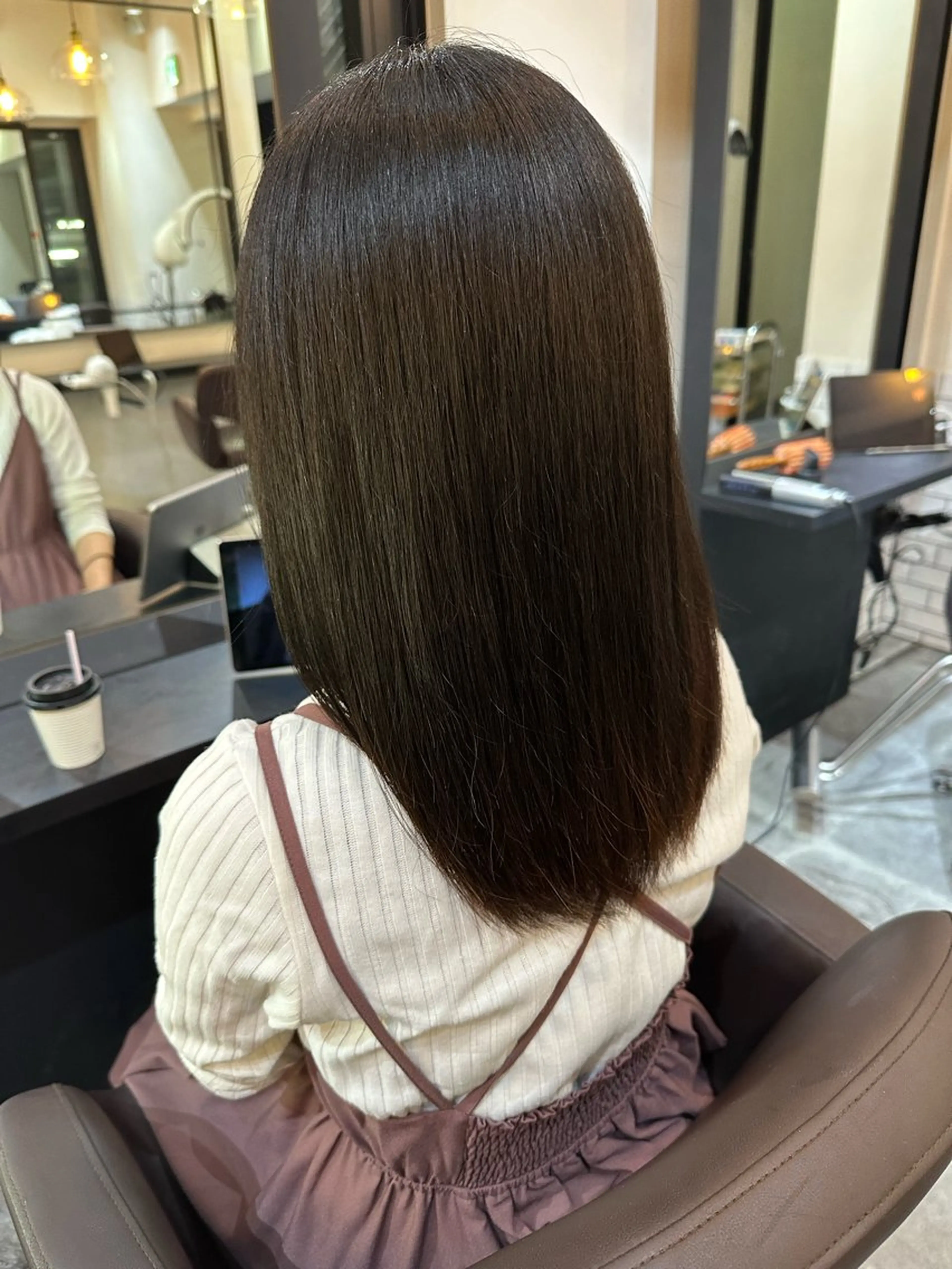 セミロング yelm所属・🫒オリーブカラー ミディアムレイヤー✨のヘアスタイル