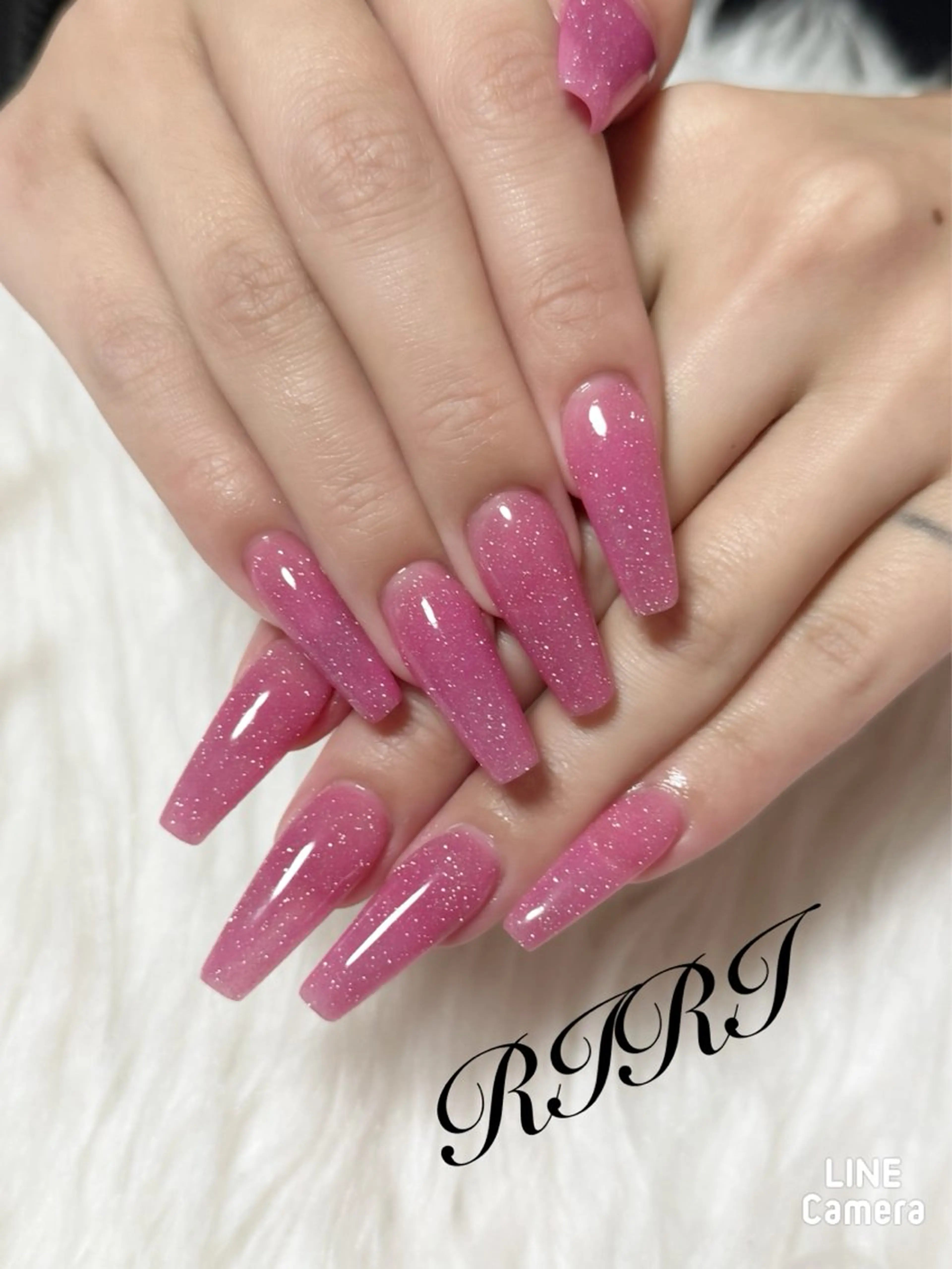 ネイル フラッシュネイル ジェルネイル ロングネイル ピンク スカルプネイル ハンドネイル riri オーナーのネイルデザイン