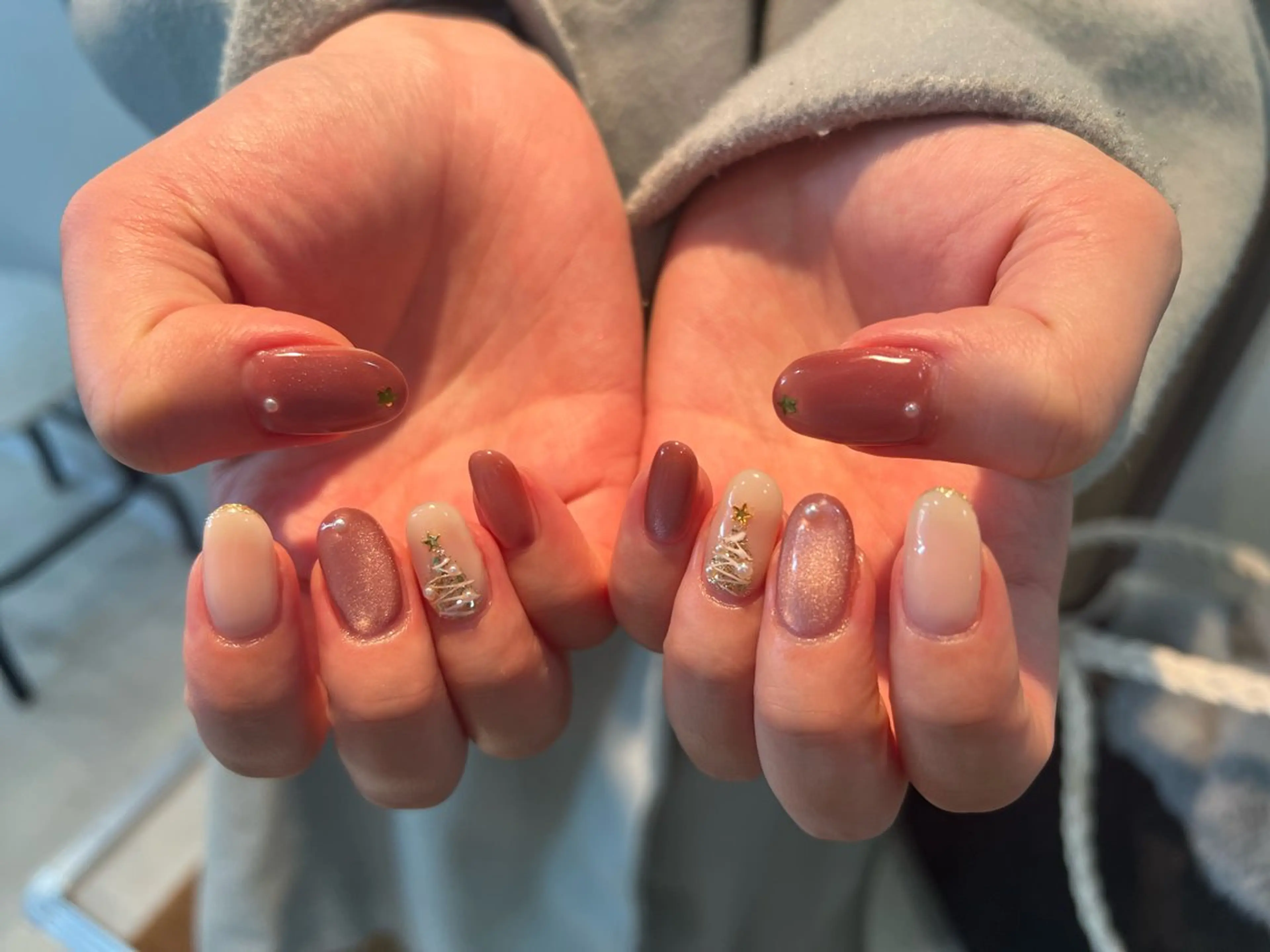 ネイル アートネイル ゴールド キラキラネイル ニュアンスネイル 冬ネイル Free's nail Sakiのネイルデザイン