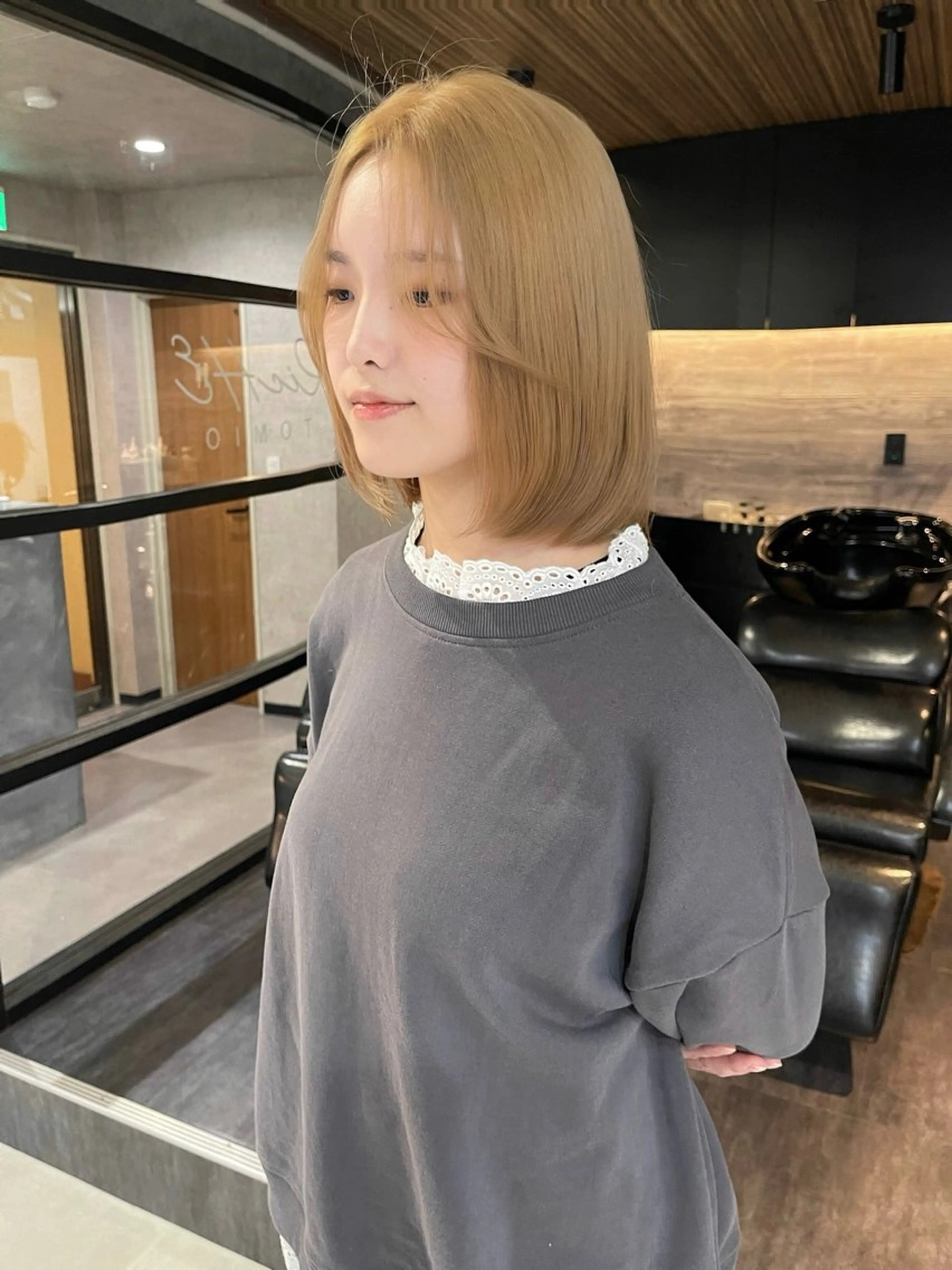 ミディアム カット ヘアカラー Wカラー/レイヤーカ ット/韓国/デザインのヘアスタイル