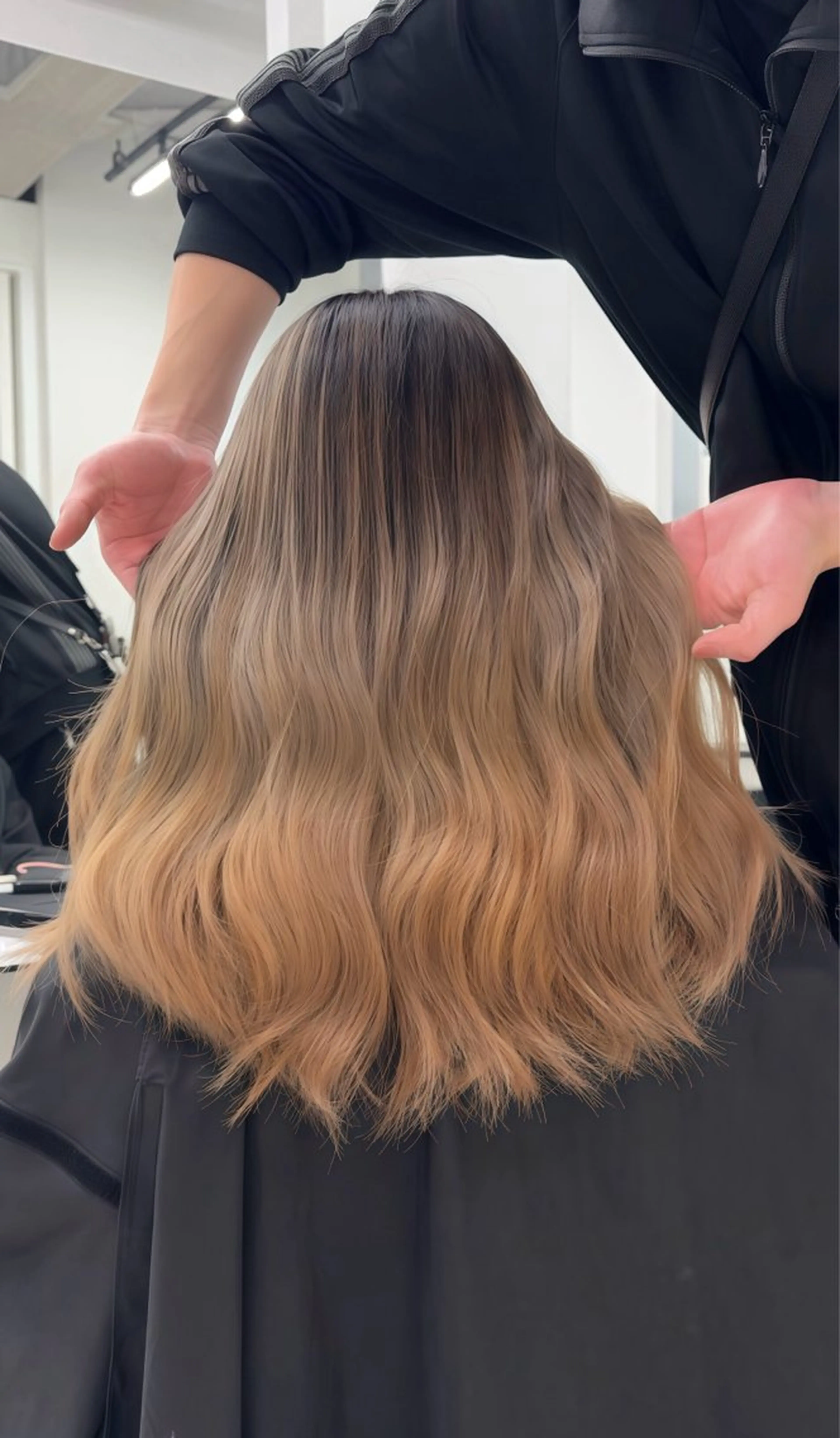 ロング カラー バレイヤージュ ブリーチ ケアブリーチ ダブルカラー ハイライトカラー カット ヘアカラー トリートメント ヘアセット Rikuto/原宿 /バレイヤージュのヘアスタイル