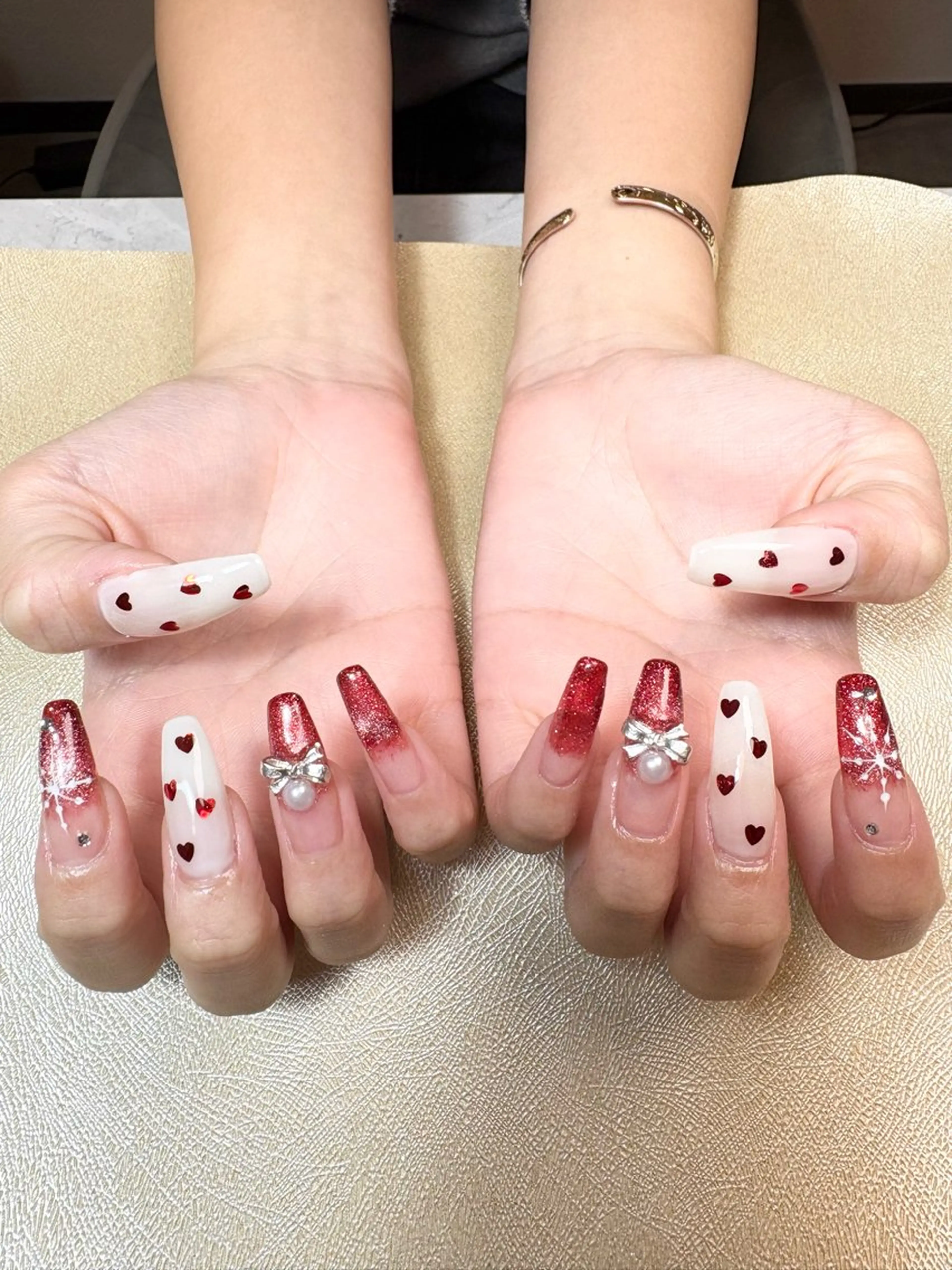 ネイル ラメ(グリッター) マグネットネイル リボン 冬ネイル クリスマス ハンドネイル ✨韓国✨nail salonLumieのネイルデザイン