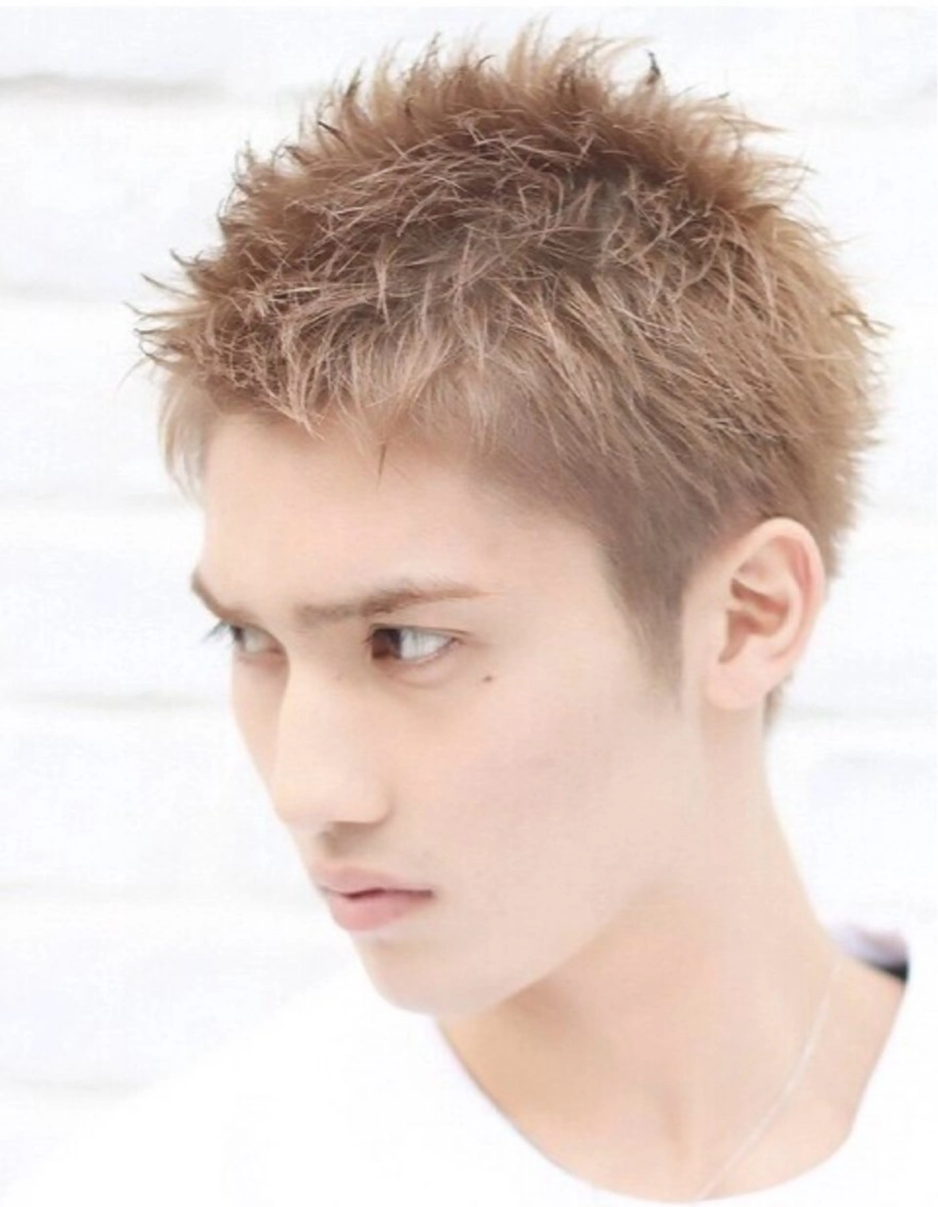 ショート カラー メンズ ベージュカラー ミルクティーベージュ ヘアカラー 名古屋シャドウパーマ /伊藤恵悟のヘアスタイル