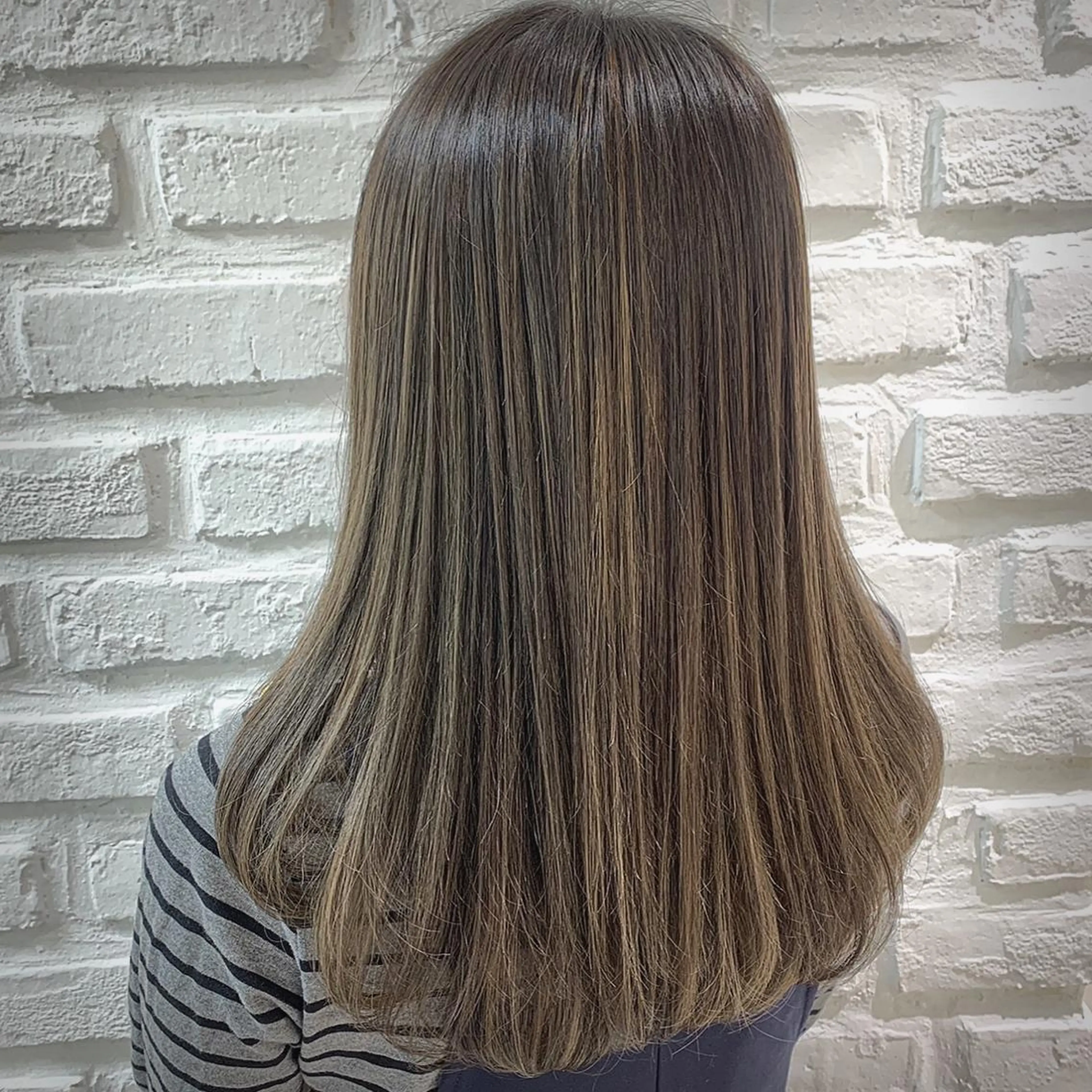 ロング カラー ブリーチ ハイライトカラー ハイライト ロング カット ヘアカラー トリートメント 【デザインカラー】 粥川佳日望のヘアスタイル