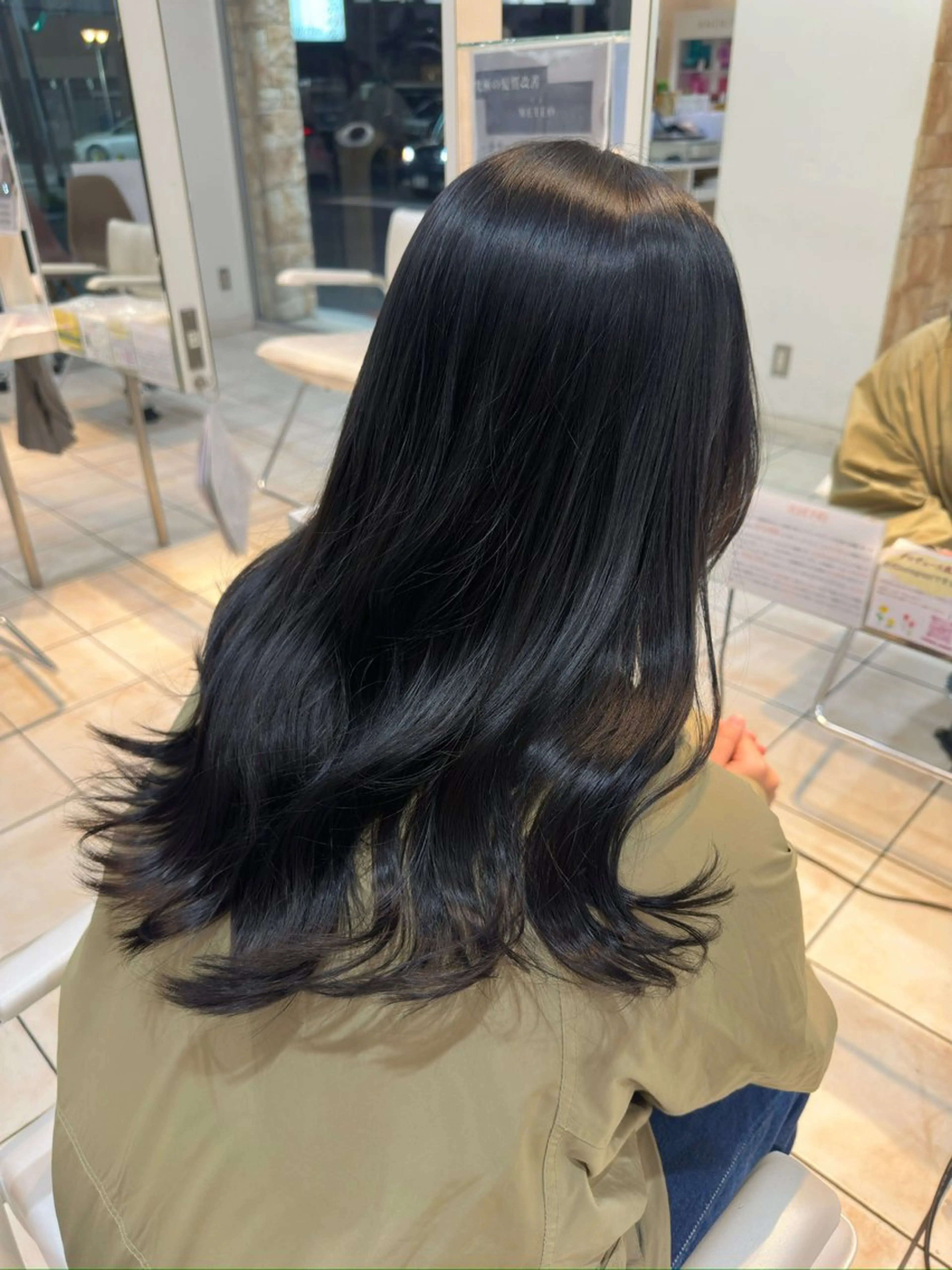 ロング カラー カット ヘアカラー トリートメント 艶髪 インナーカラーのヘアスタイル