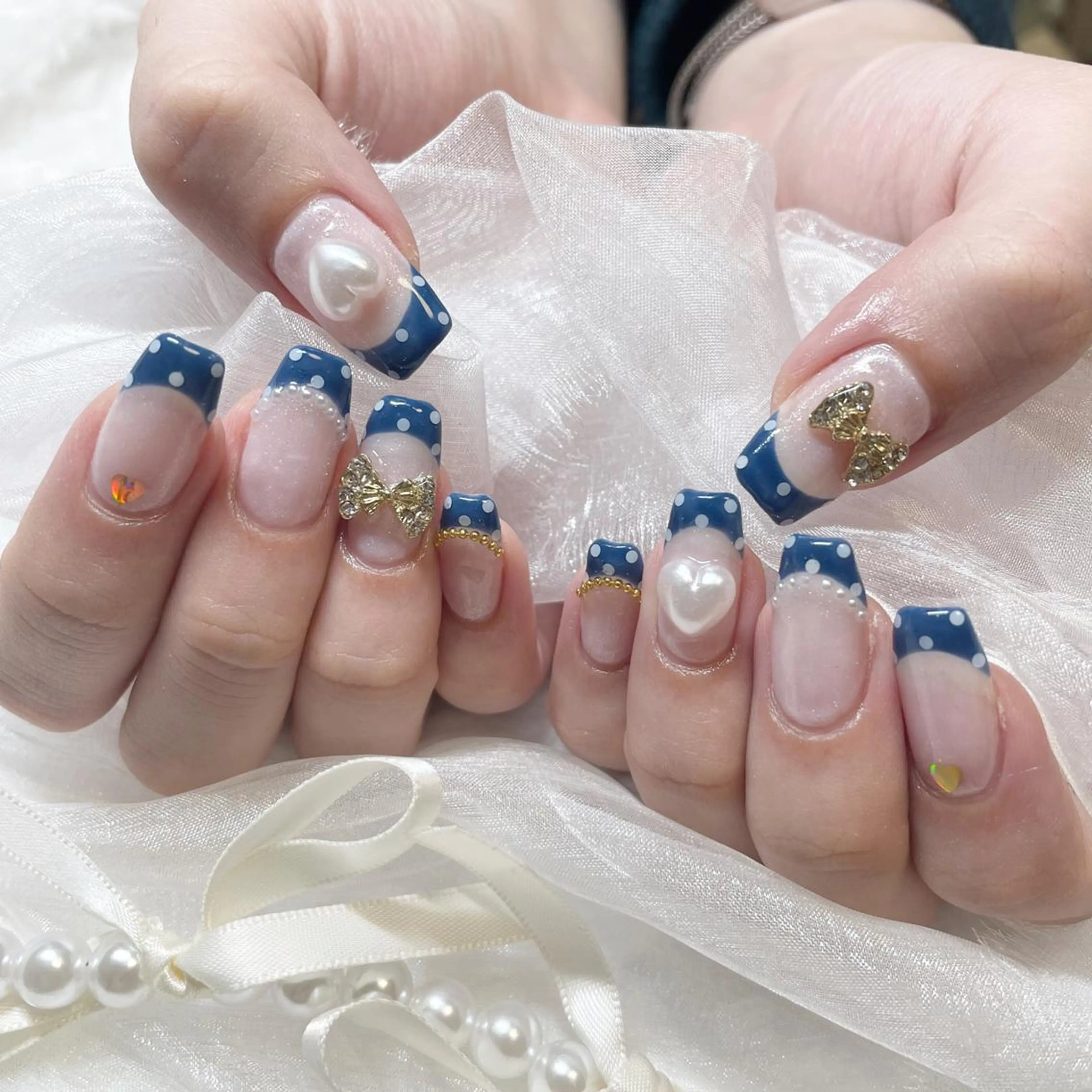 ネイル フレンチネイル ジェルネイル 韓国ネイル 持ち込み ネイビー ハンドネイル fiore nail 🦋のネイルデザイン