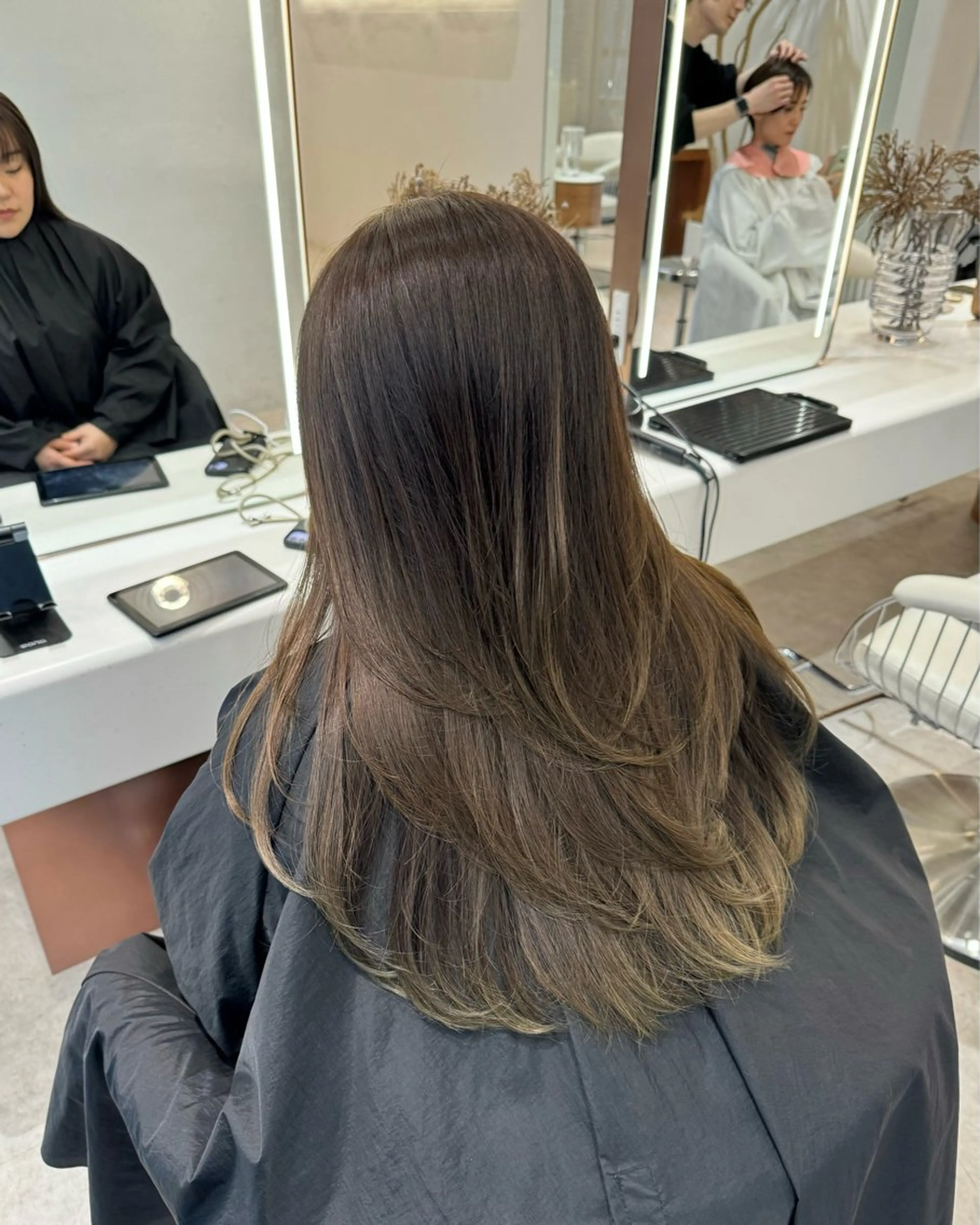 ロング カラー ベージュカラー グレージュ オリーブベージュ オリーブグレージュ オリーブグレー カット ヘアカラー トリートメント ヘアセット 韓国レイヤー🇰🇷 韓国研修◎渋谷カイトのヘアスタイル