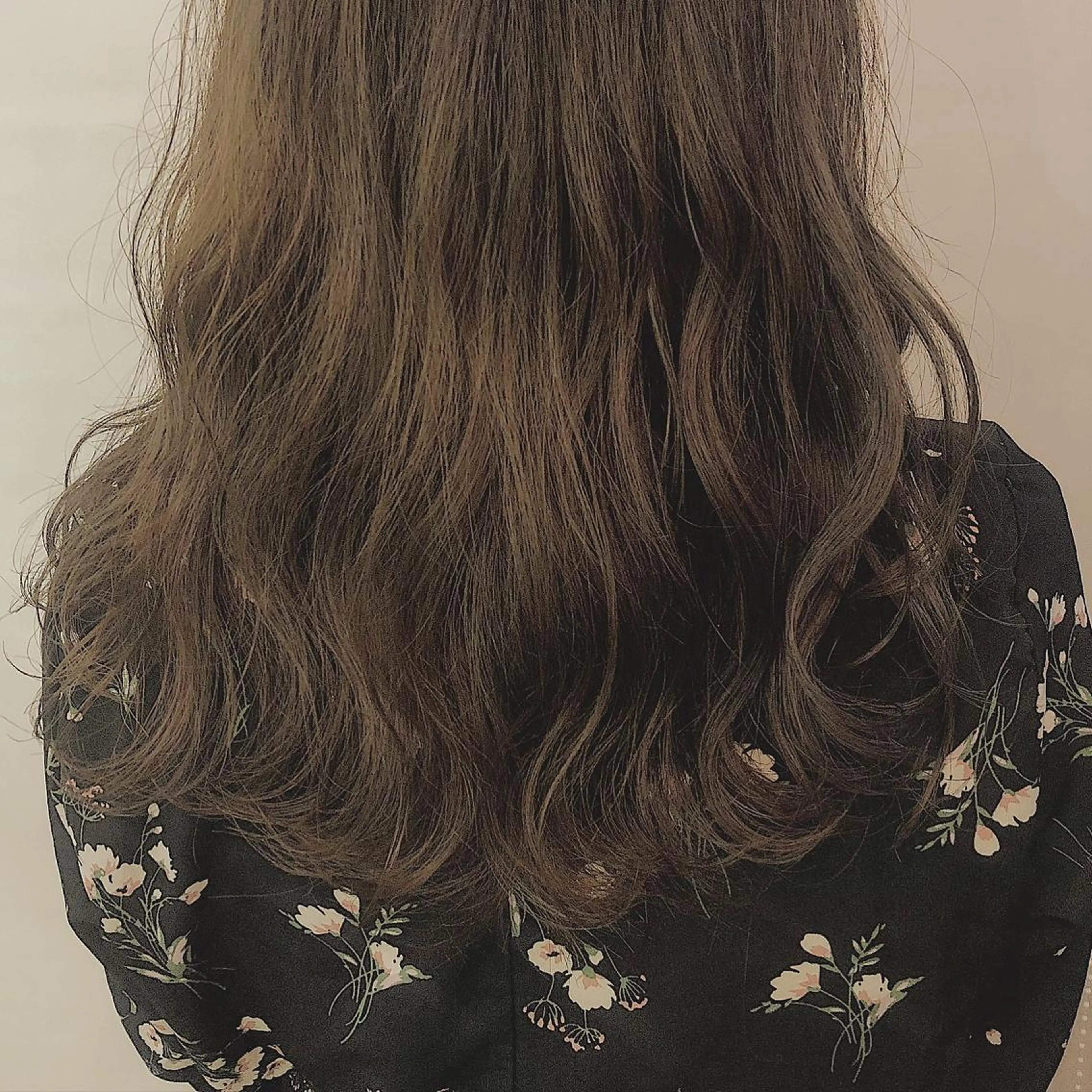 ミディアム カラー アッシュ カット ヘアカラー トリートメント 齋藤 咲のヘアスタイル