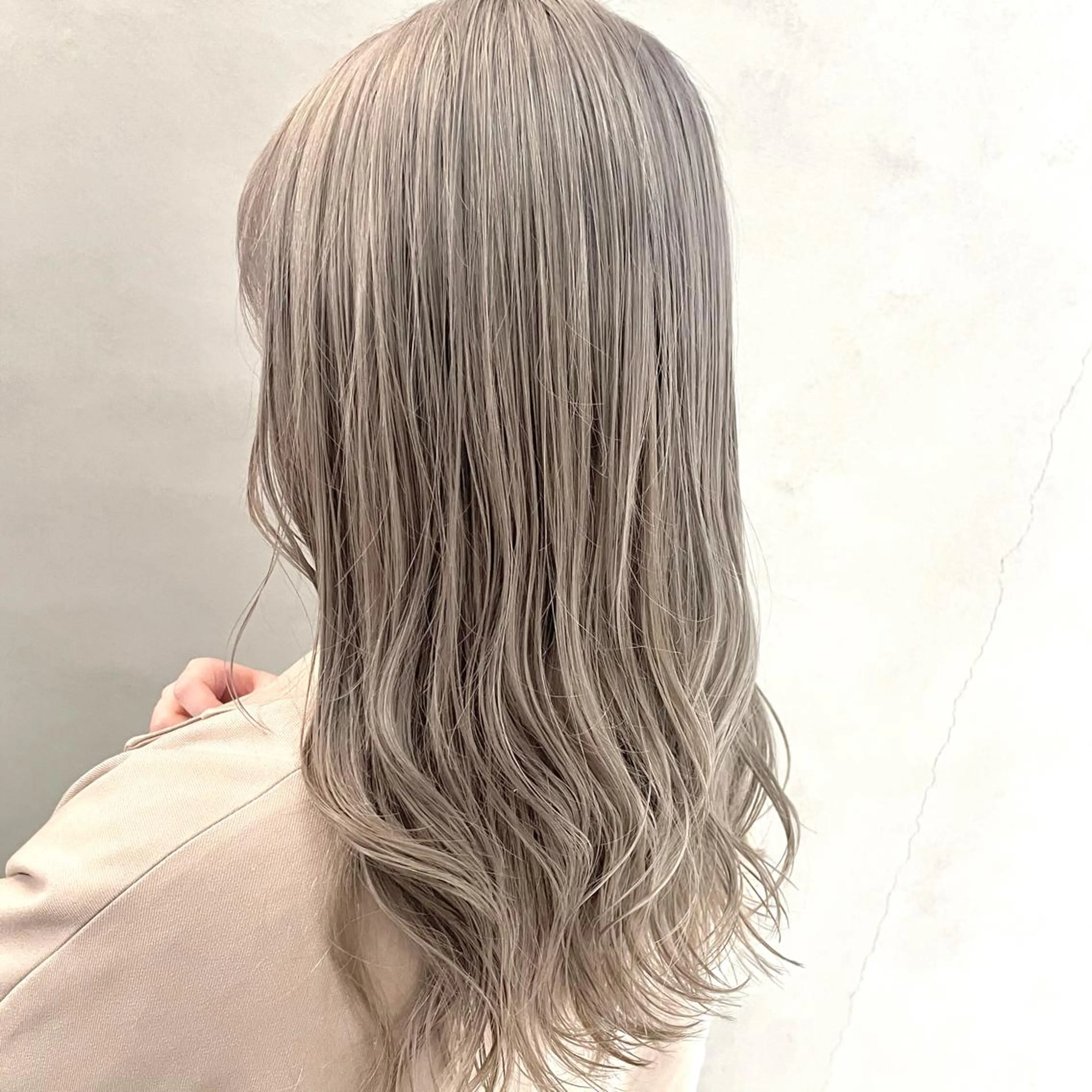 ロング カラー グレージュ ハイトーンカラー ヘアカラー トリートメント MiL所属・✨ハイトーン✨ 濱田知孝のヘアスタイル