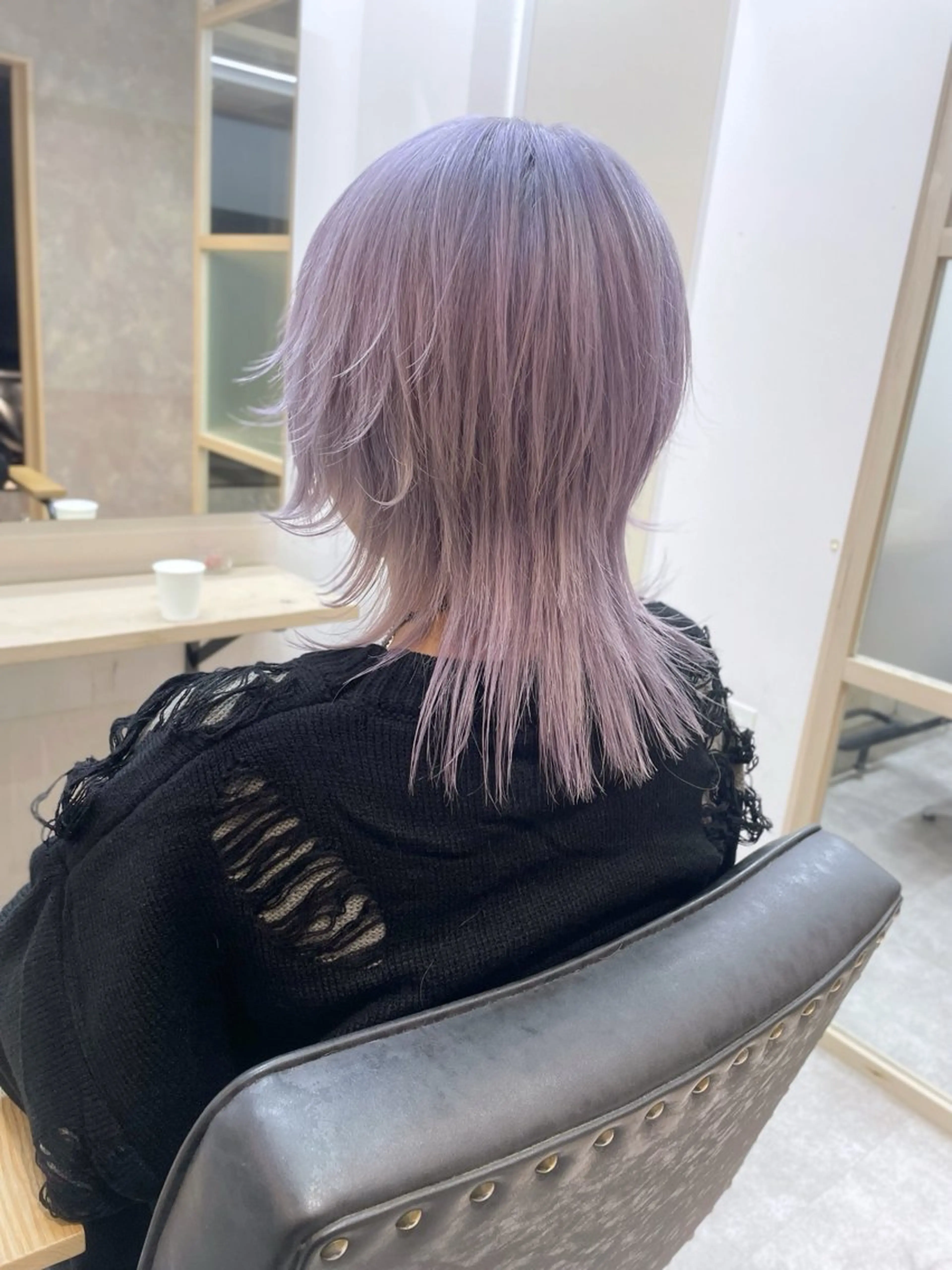 ミディアム カラー ハイトーンカラー 外ハネヘア ウルフカット カット ヘアカラー トリートメント EMANON新宿南口所属・🦄中性ウルフ ☁️Shiori🦄のヘアスタイル