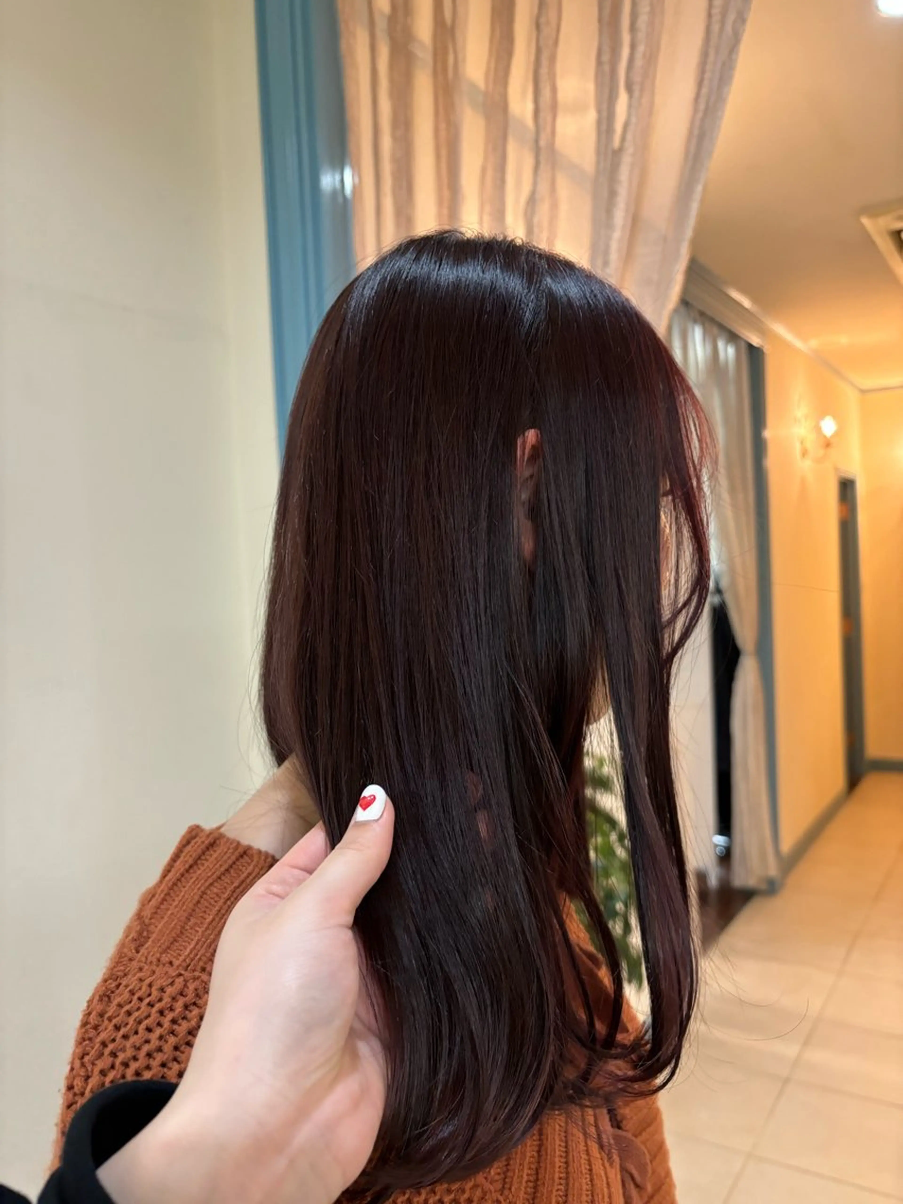 ロング カラー 伊藤 杏奈のヘアスタイル