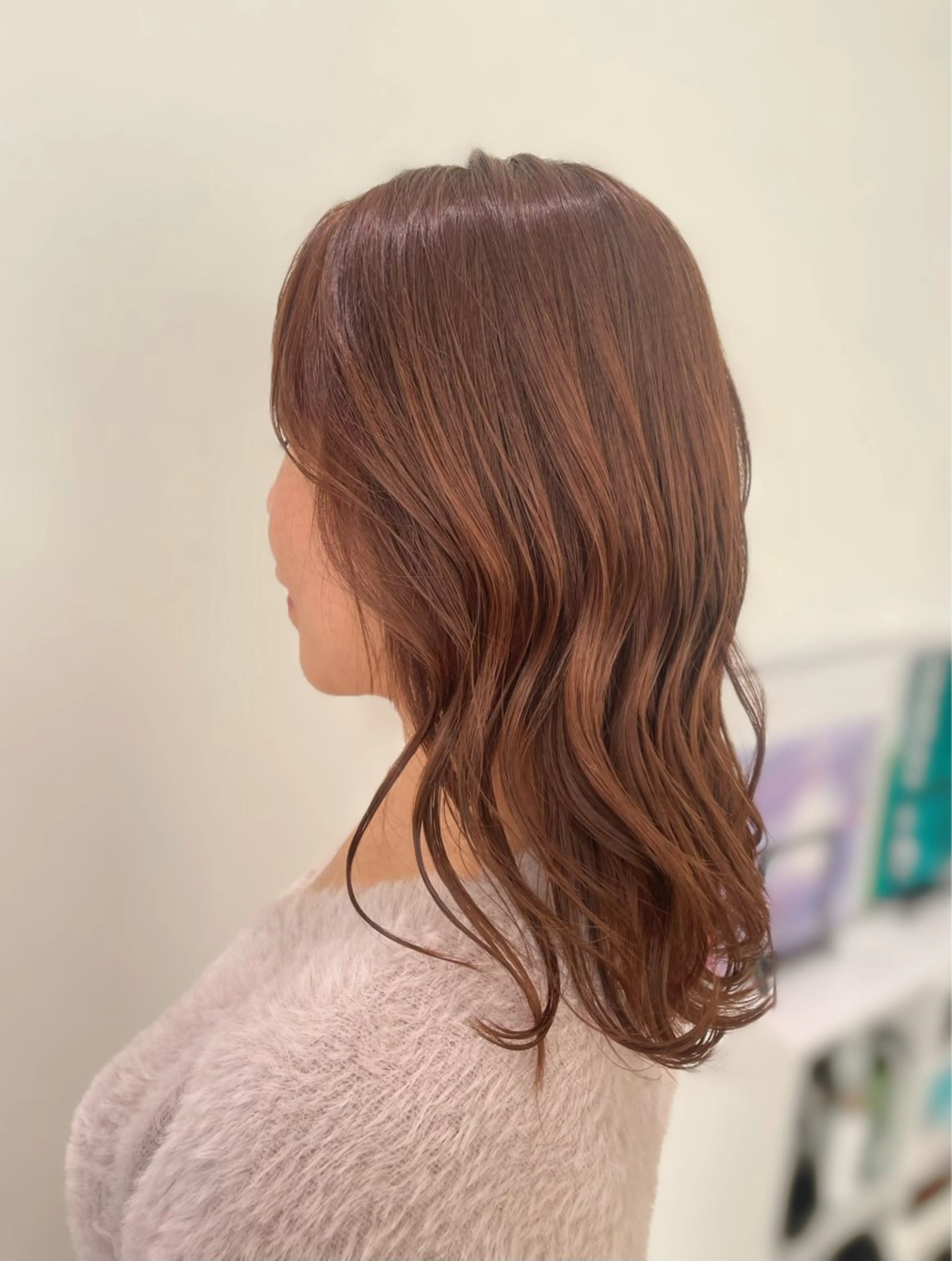 ミディアム カラー ブリーチ ブリーチなしカラー ツヤ髪カラー🩷 田中愛莉のヘアスタイル