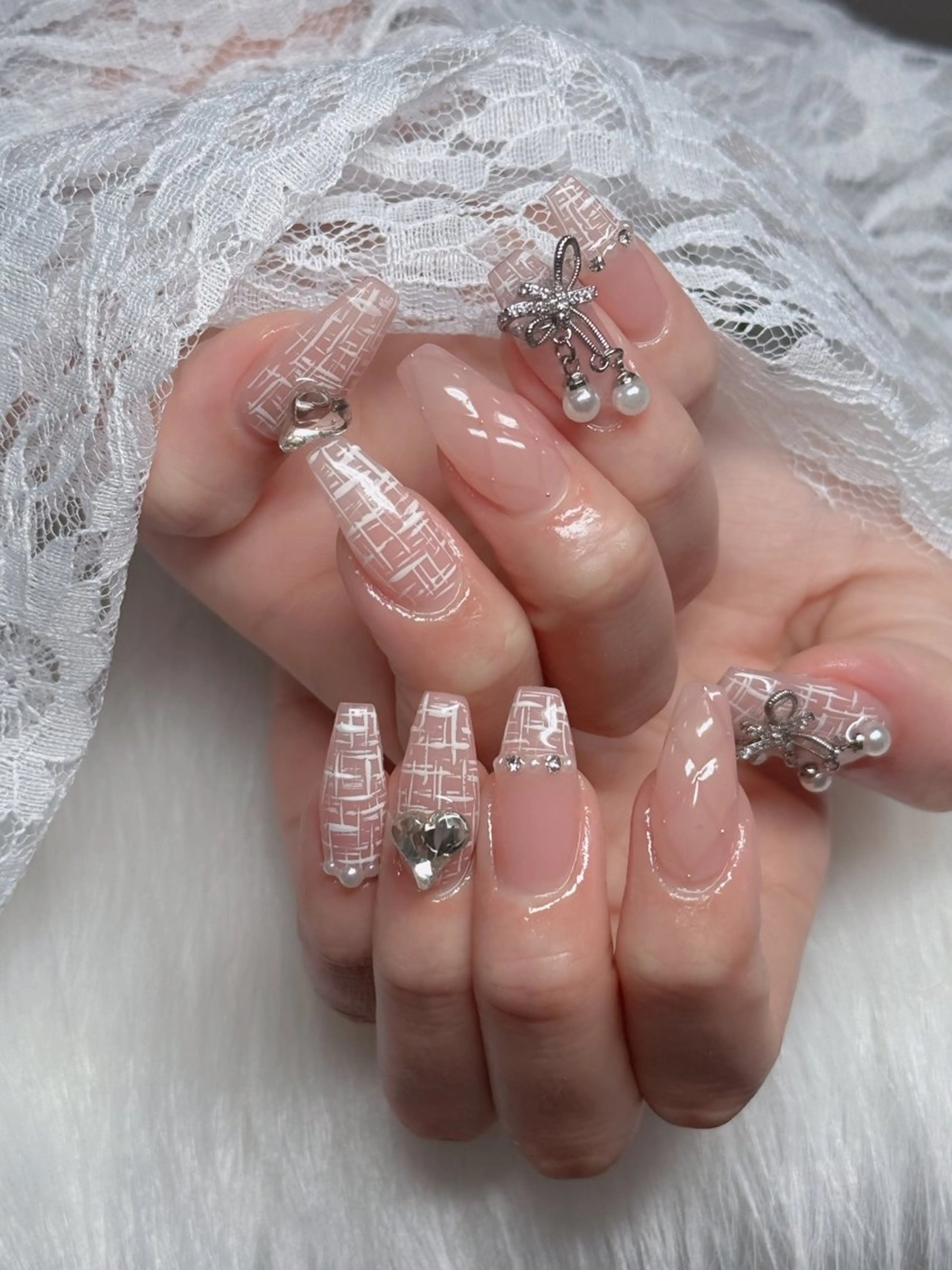 ネイル オーロラネイル フレンチネイル ジェルネイル ハロウィン キラキラネイル ハンドネイル H.baby Nail Salon所属・H.baby Nail Salonのネイルデザイン