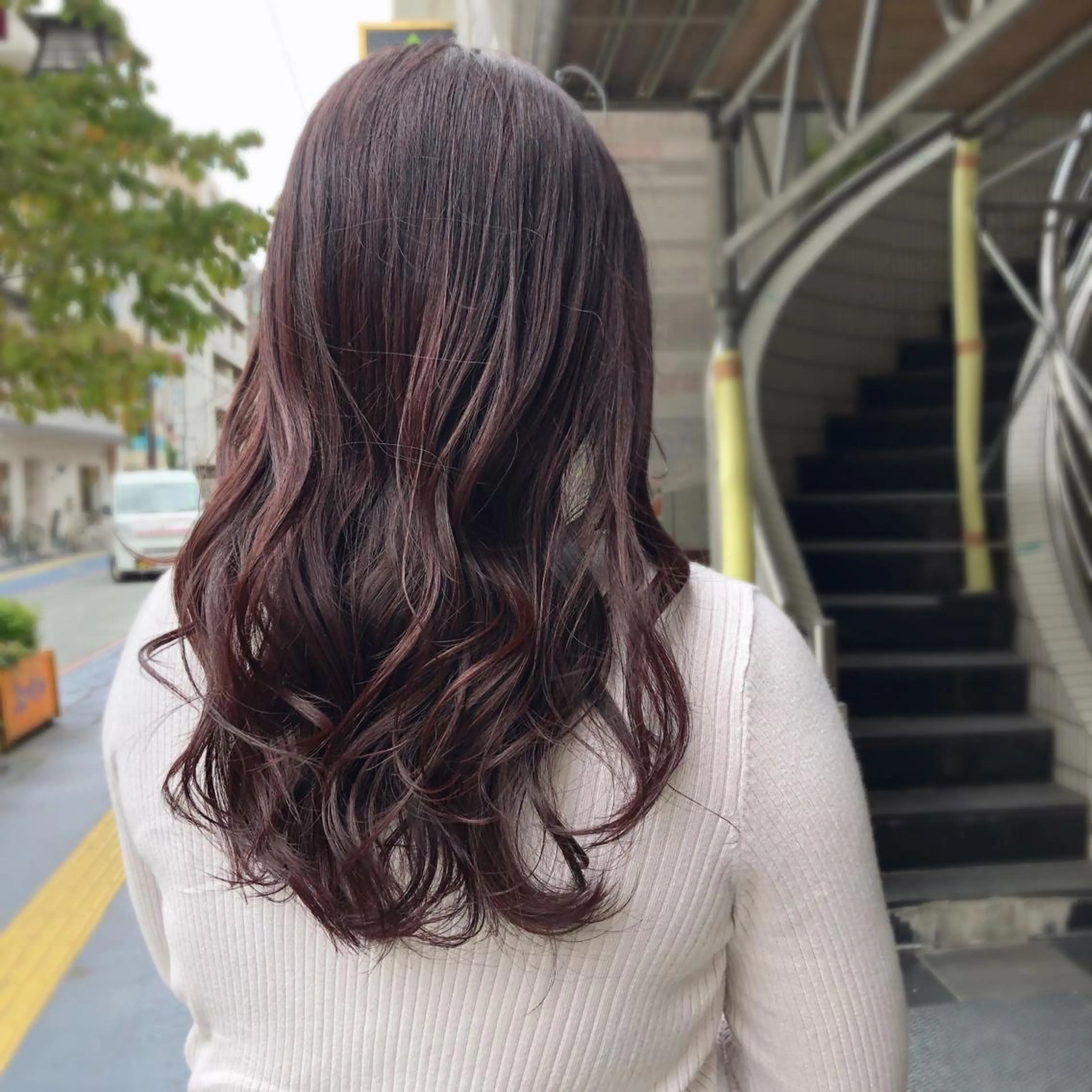 セミロング カラー ヘアカラー トリートメント 山崎 絵莉香のヘアスタイル