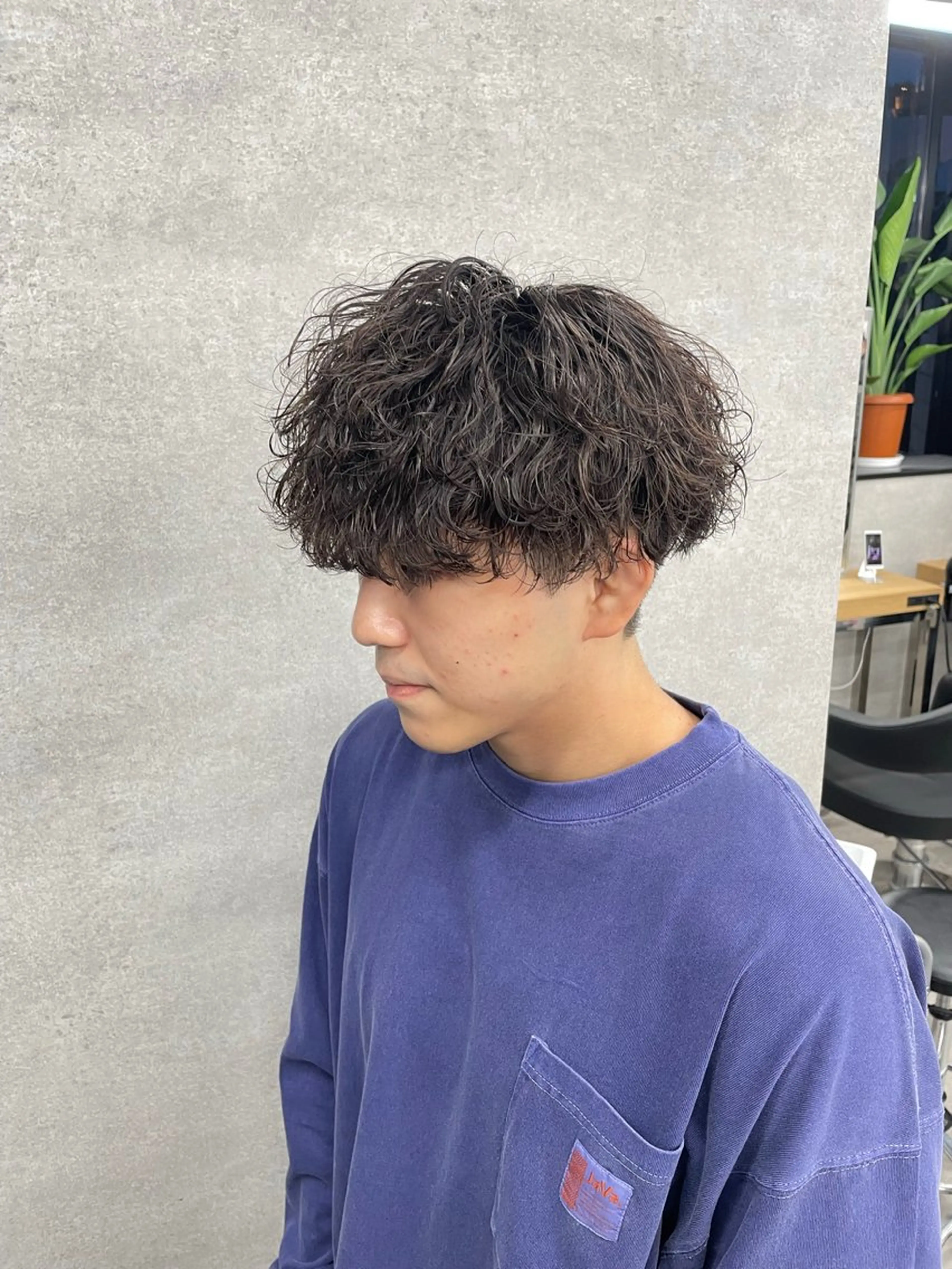 ショート カラー パーマ ヘアアレンジ メンズ メンズブリーチ センターパート メンズハイライト メンズハイトーン マッシュウルフ スパイキー/フェザー /波巻き/かいとのヘアスタイル