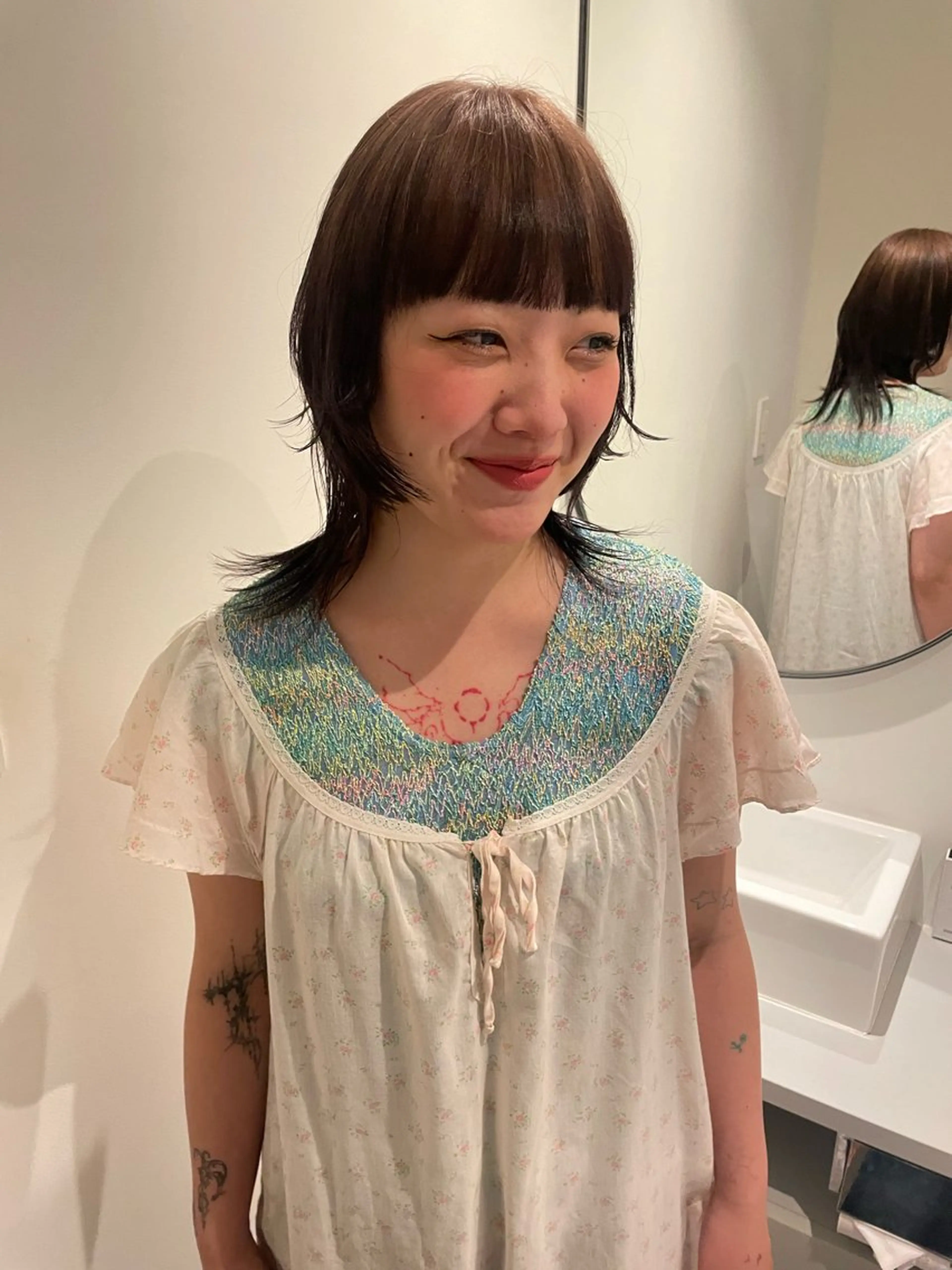 ミディアム カラー ブリーチ ケアブリーチ デザインカラー ダブルカラー グラデーションカラー ヘアカラー トリートメント MIU/ルーツカラー ボブ/顔周りレイヤーのヘアスタイル