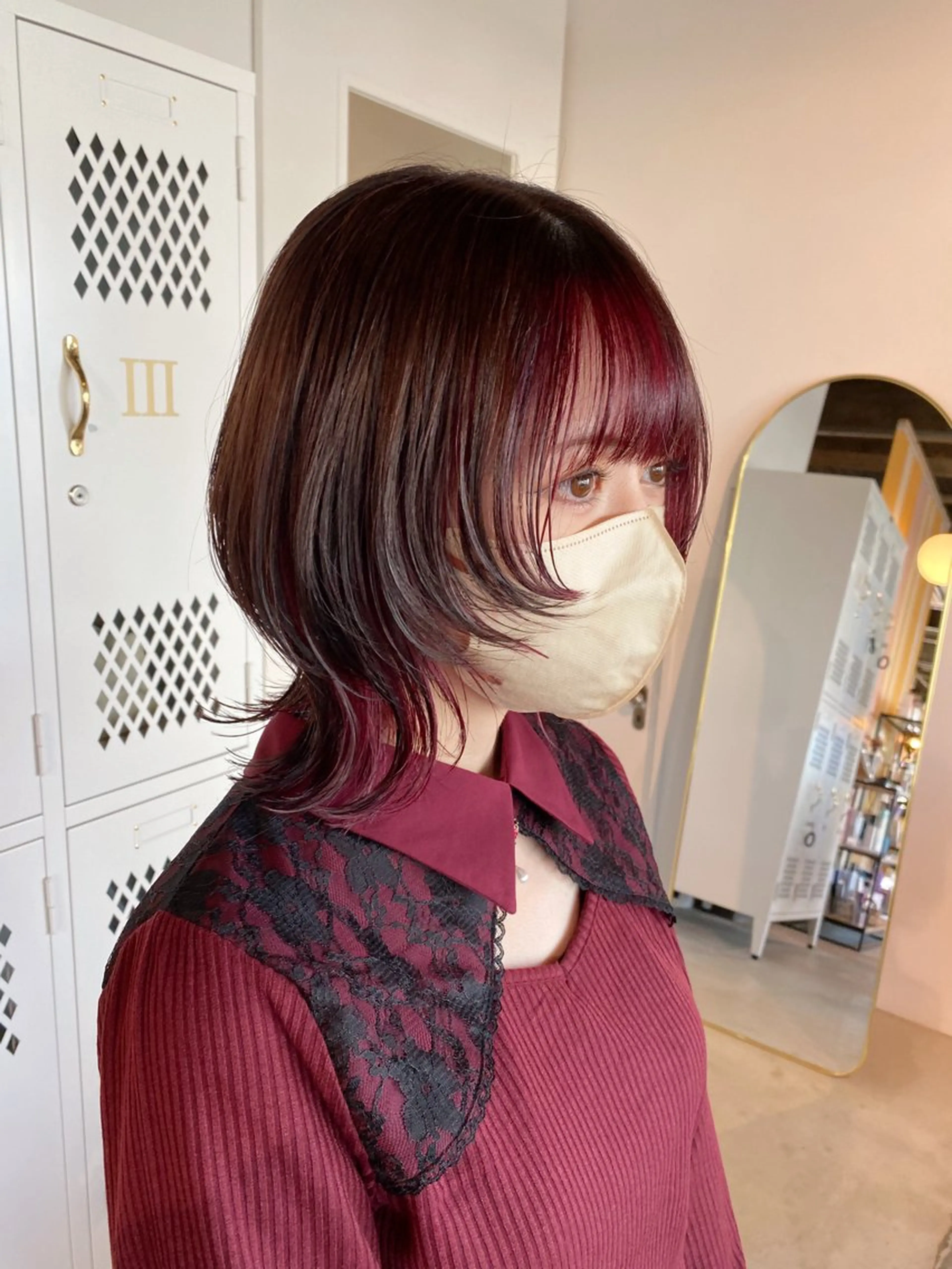 ミディアム カラー レッドカラー ウルフカット 永縄 結花のヘアスタイル