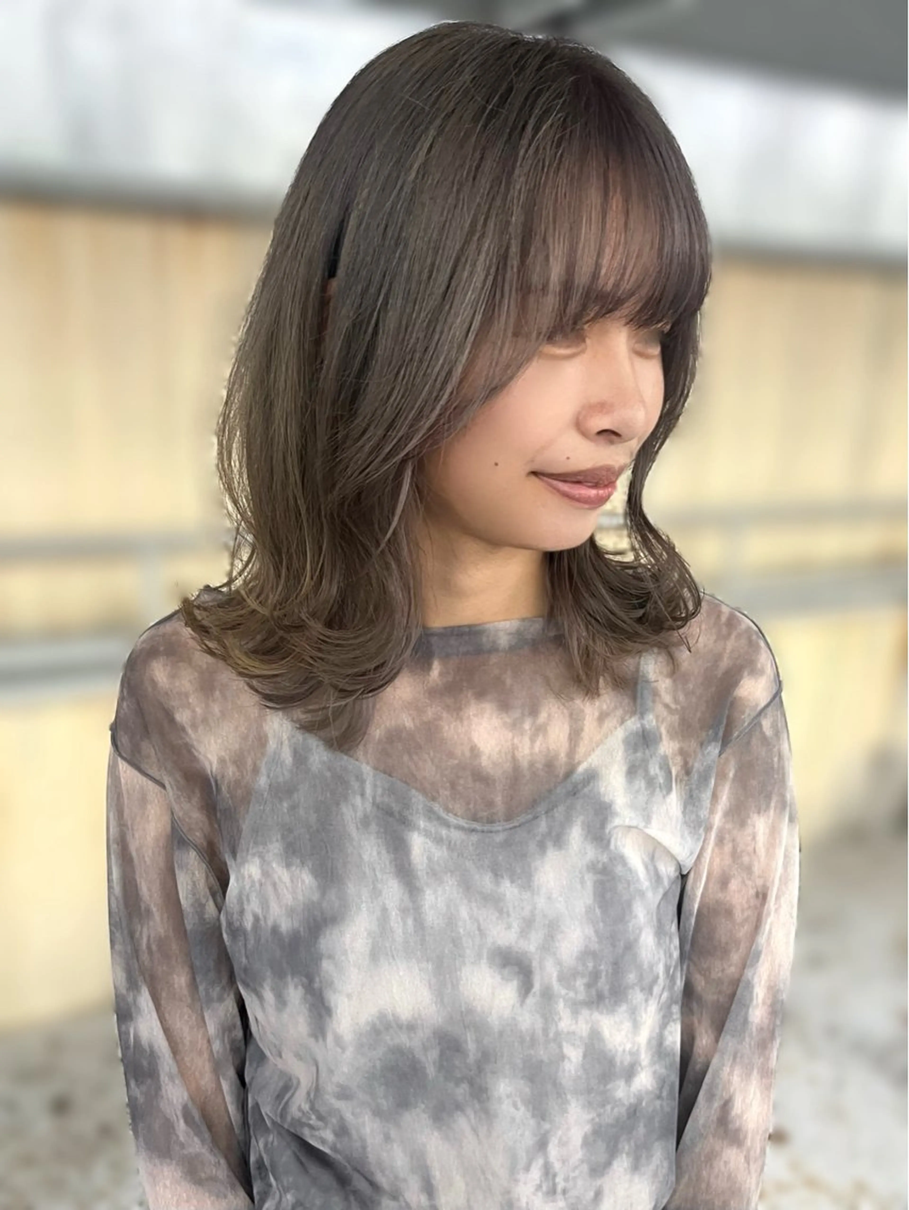 ミディアム カラー ヘアアレンジ グレージュ オリーブグレージュ オリーブグレー カット ヘアカラー イシカワ リュウセイのヘアスタイル