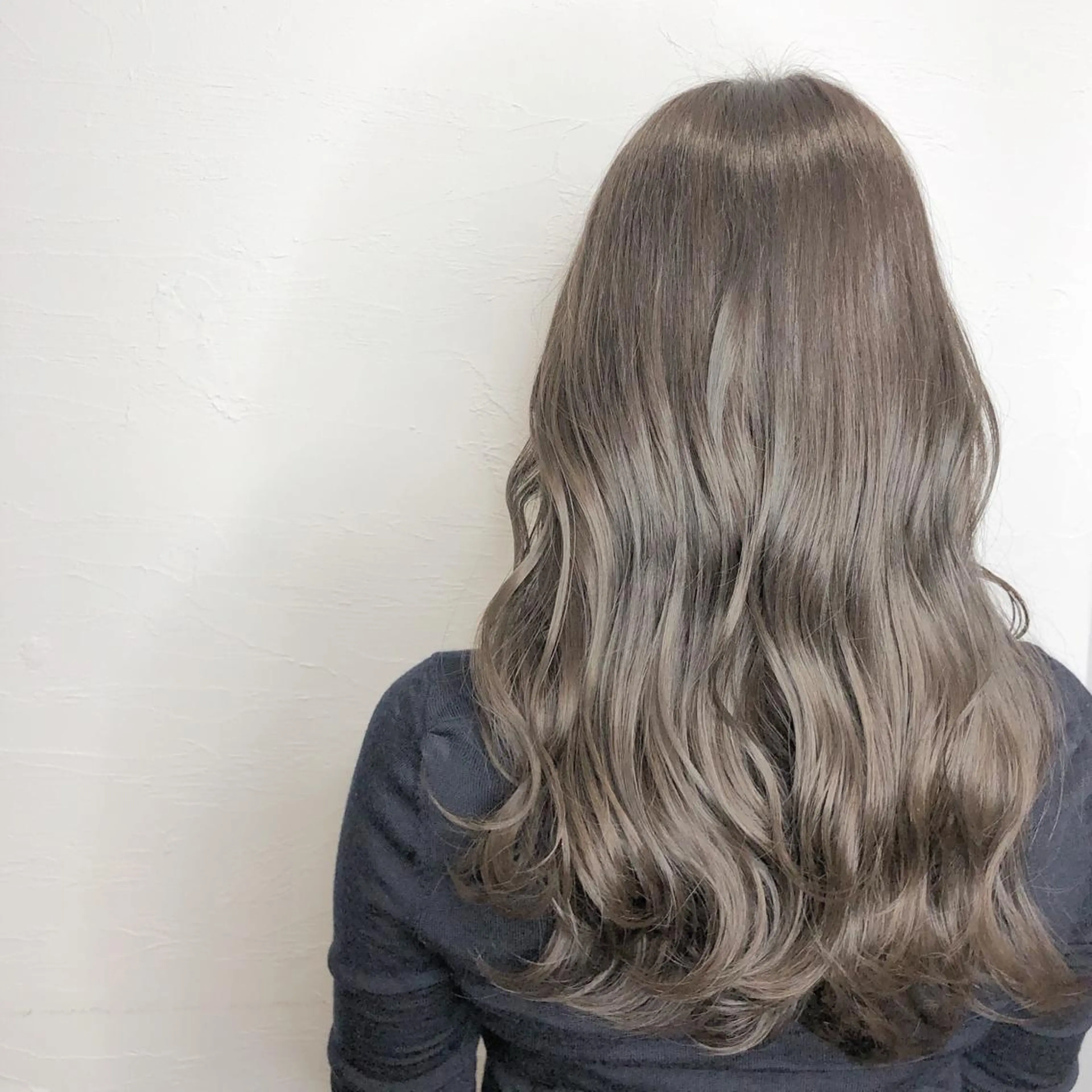 ロング カット ヘアカラー トリートメント 髪質改善、縮毛矯正 酸性縮毛矯正のヘアスタイル