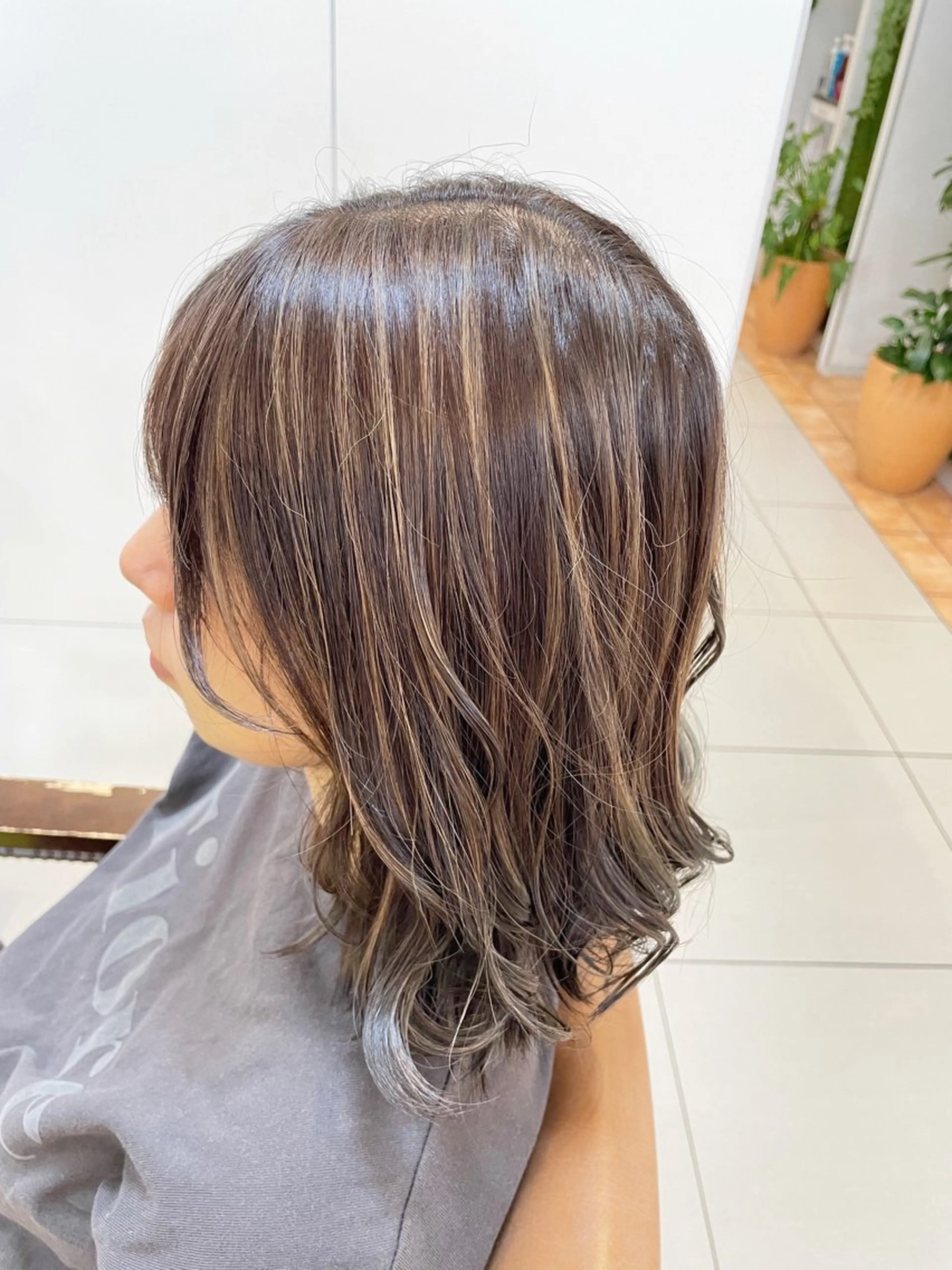 ミディアム カラー ハイライトカラー ハイライト SOYON なんば店所属・水島 真彩のヘアスタイル