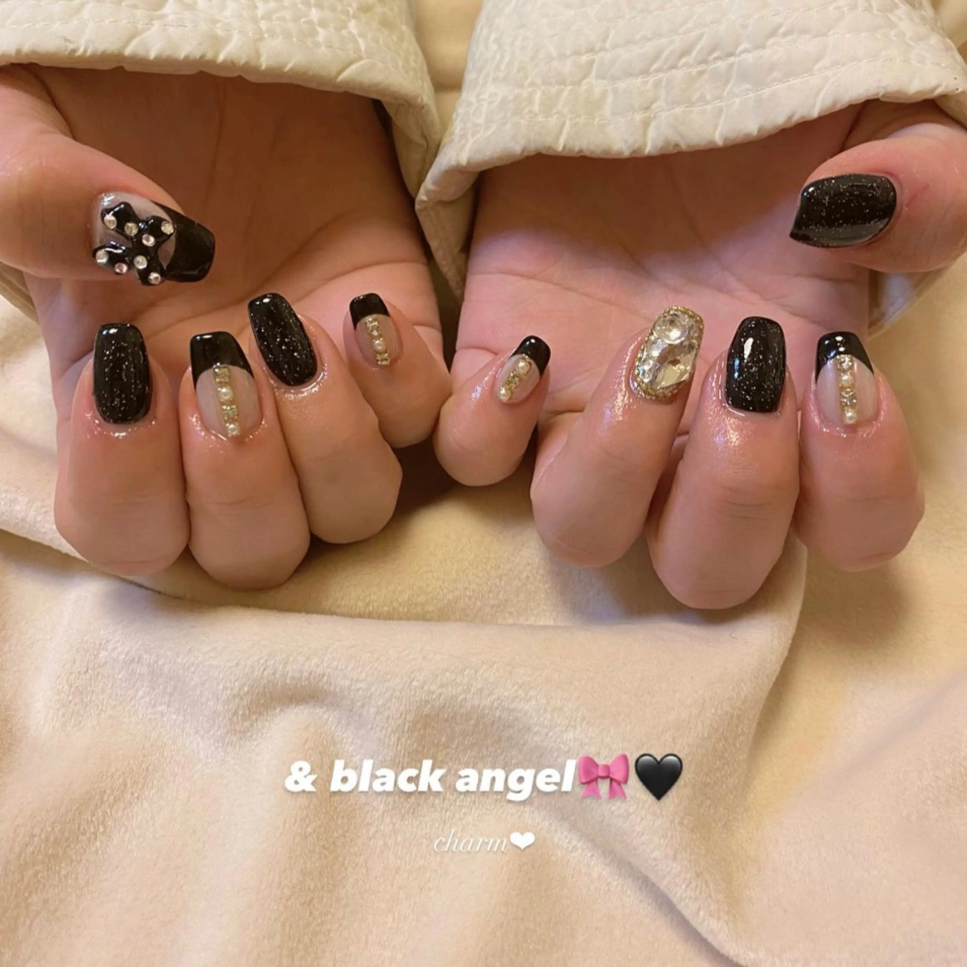 ネイル キラキラネイル ミラーネイル リボン nail salon charmのネイルデザイン