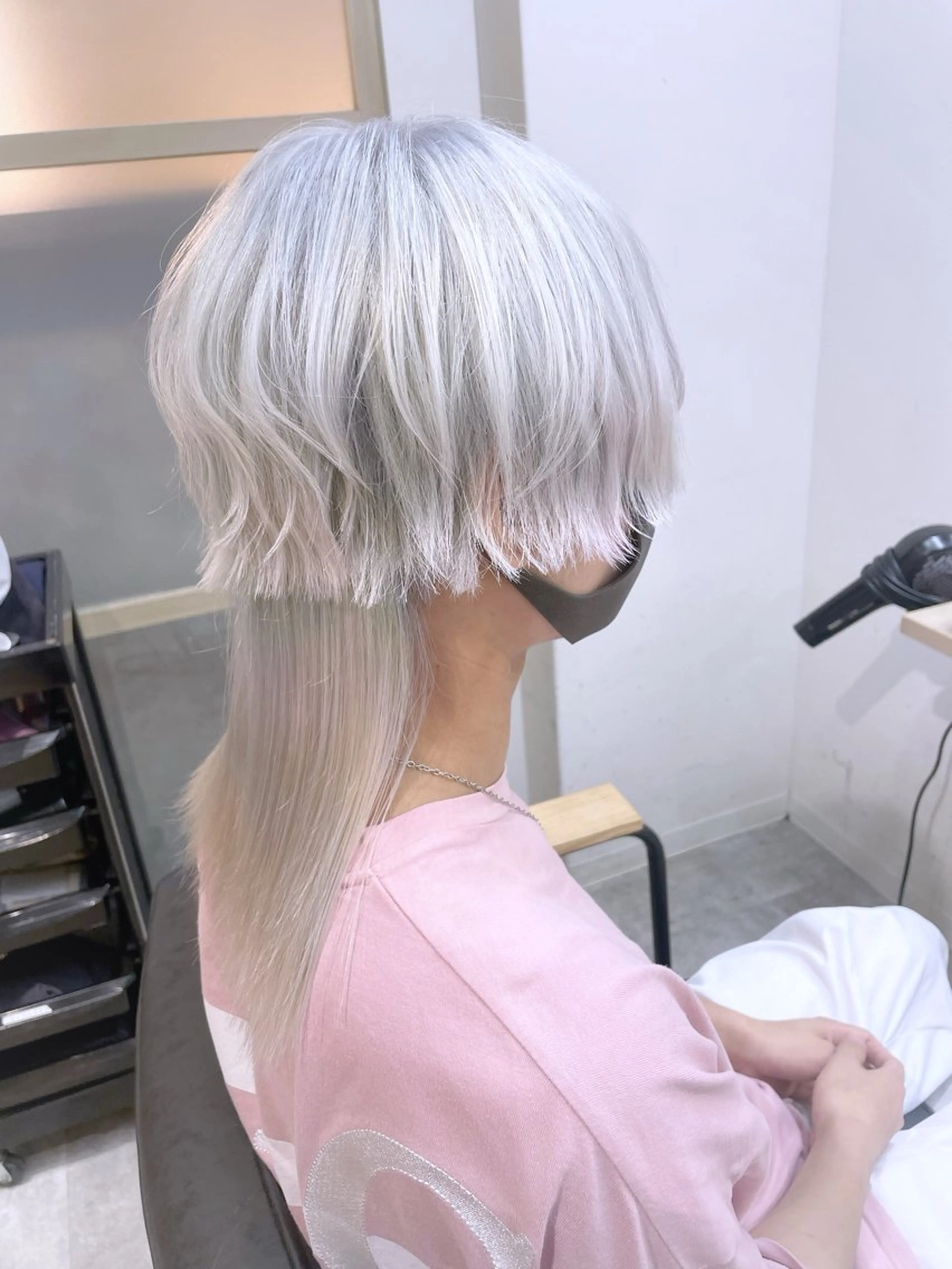 ミディアム カラー メンズ メンズブリーチ ブリーチ ヘアカラー トリートメント EMANON新宿南口所属・🦄中性ウルフ ☁️Shiori🦄のヘアスタイル