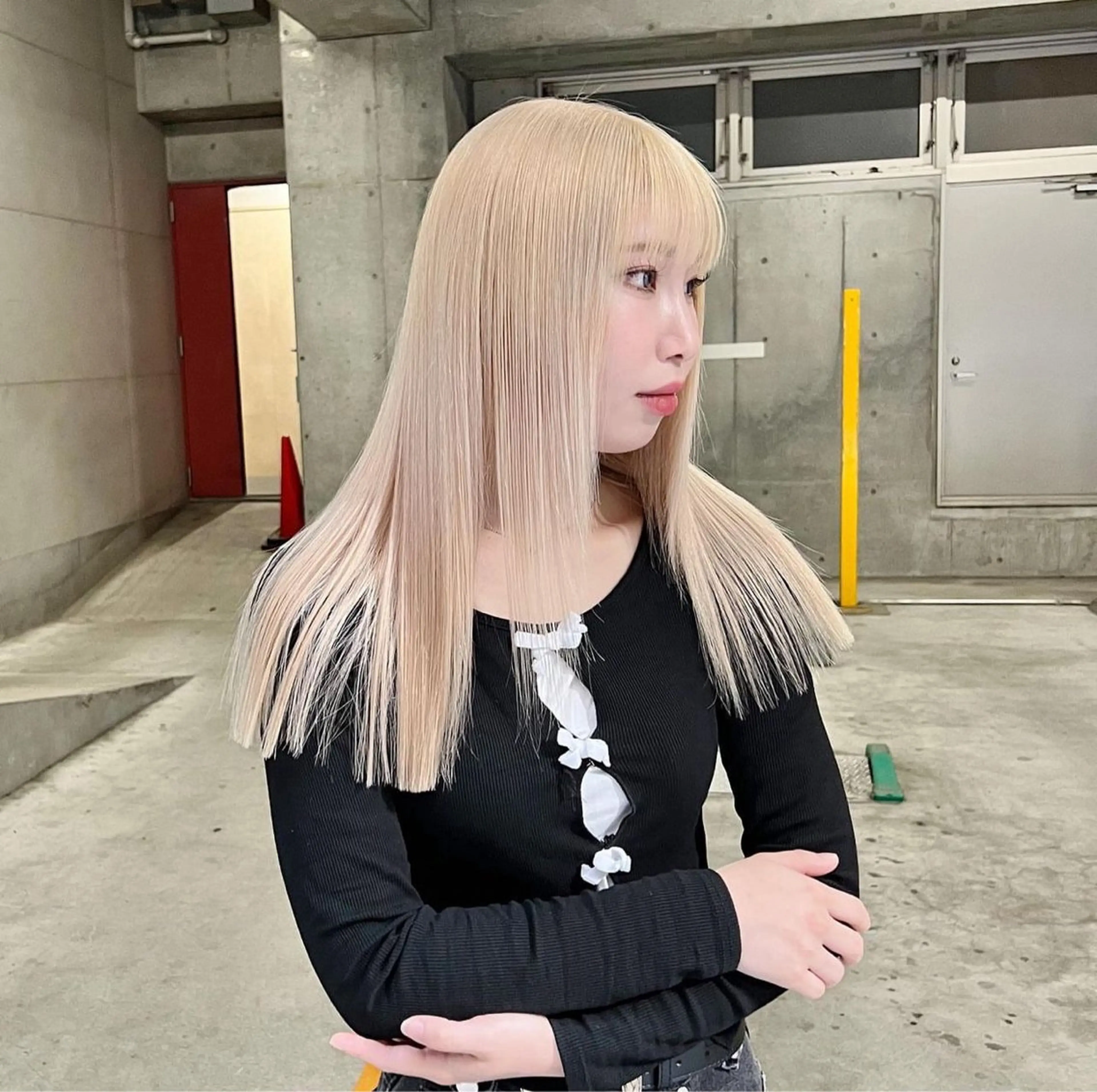 セミロング カラー 抜きっぱなしブロンド カット ヘアカラー ムラ修正💎 艶髪ハイトーン💎のヘアスタイル