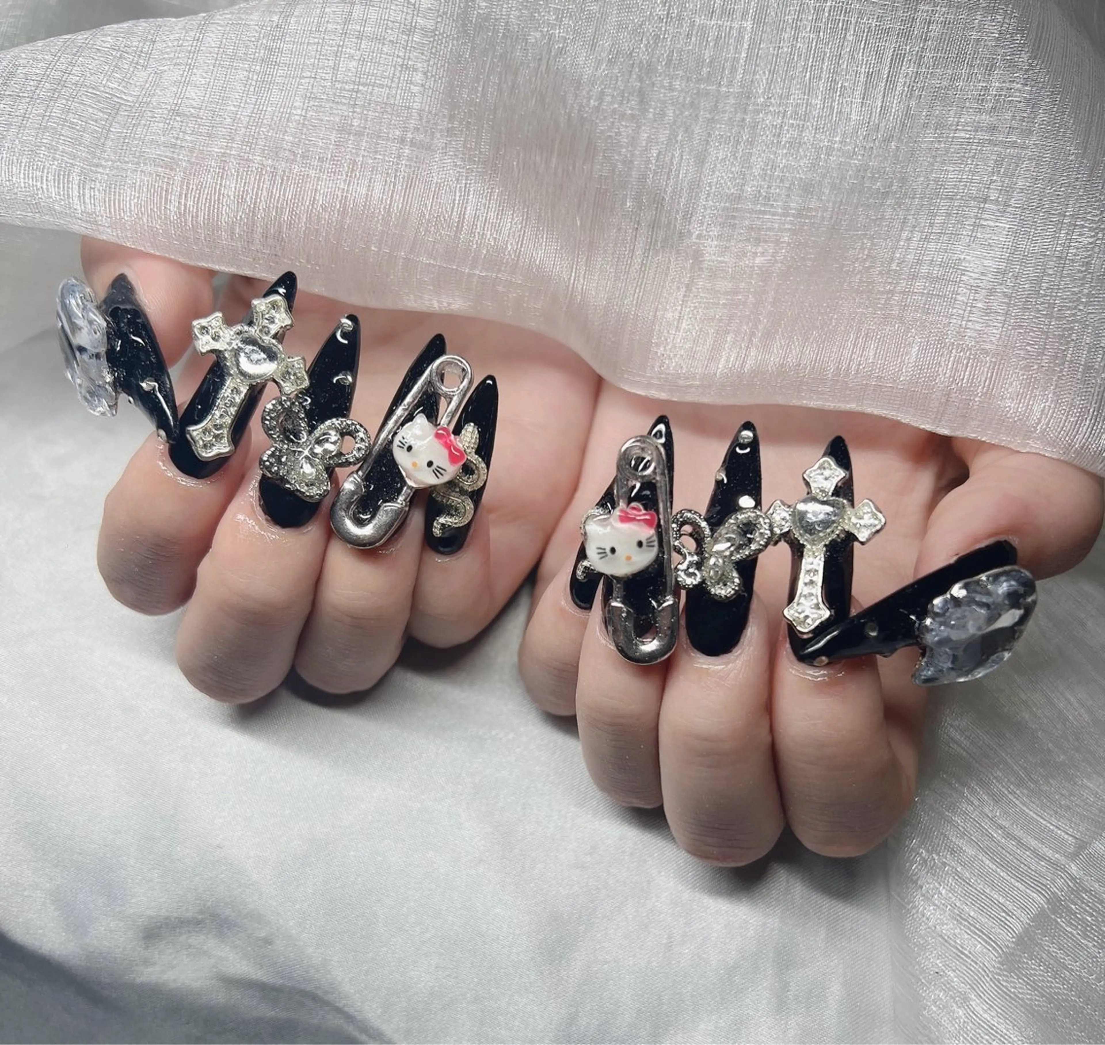 ネイル 長さ出し グラデーション 卒業式 キラキラネイル マグネットネイル ハンドネイル Lee Nailsのネイルデザイン