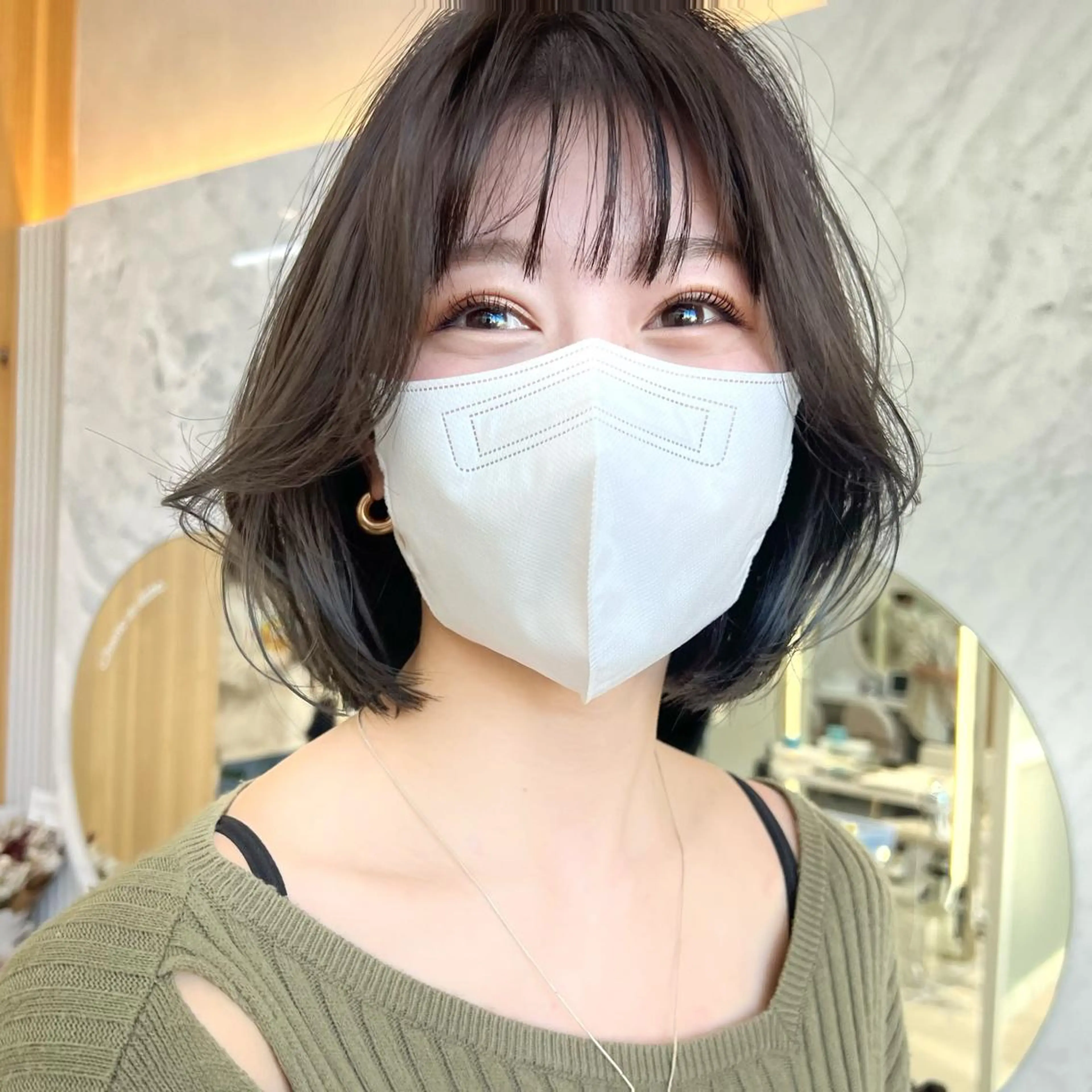 ショート カラー ベージュカラー グレージュ ボブ くびれヘア くせ毛 ヘアカラー トリートメント ニュアンスレイヤー ハイトーンカラーのヘアスタイル