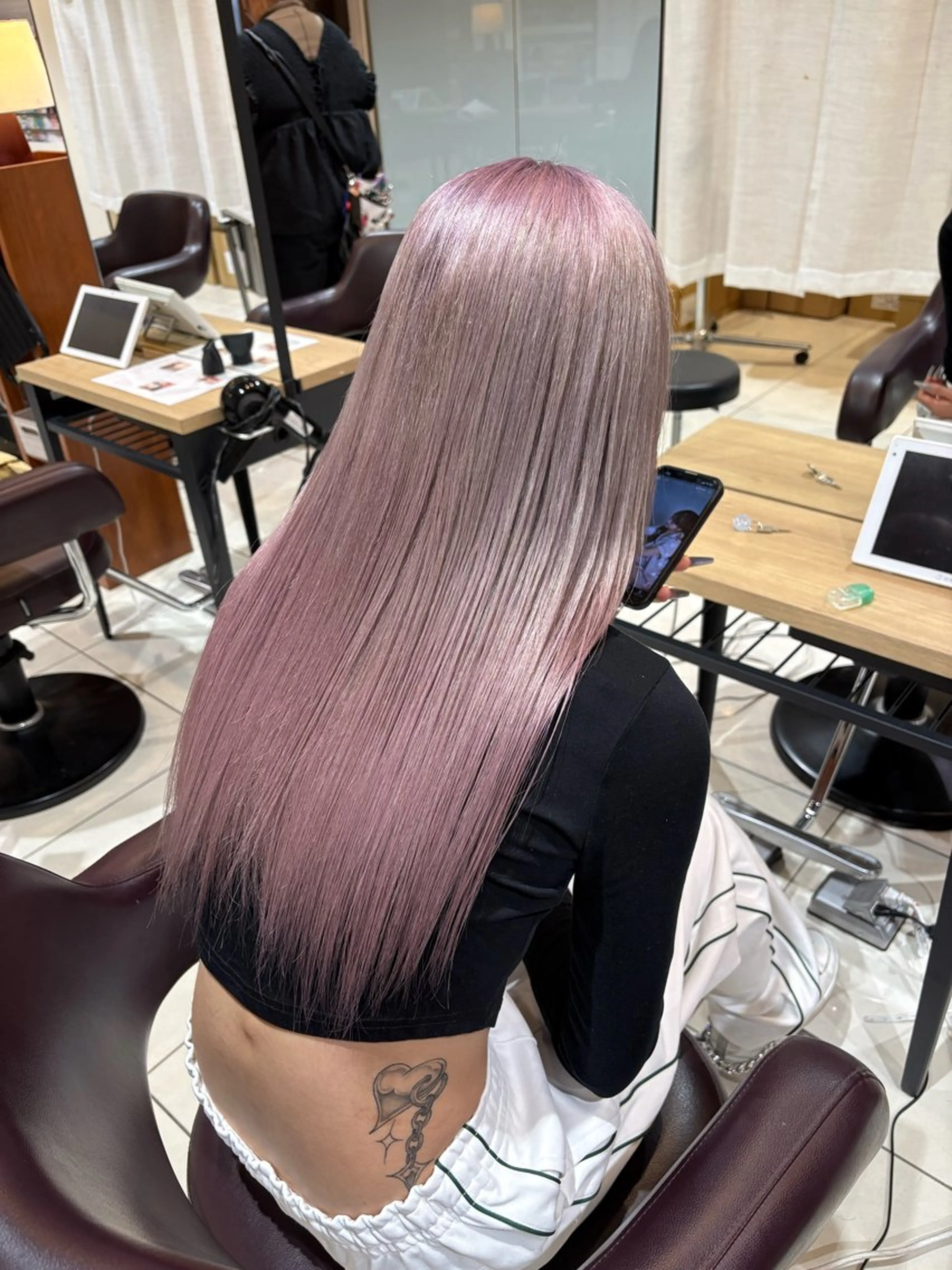 セミロング ヘアカラー トリートメント ブリーチ⏳艶カラー Natsukiのヘアスタイル