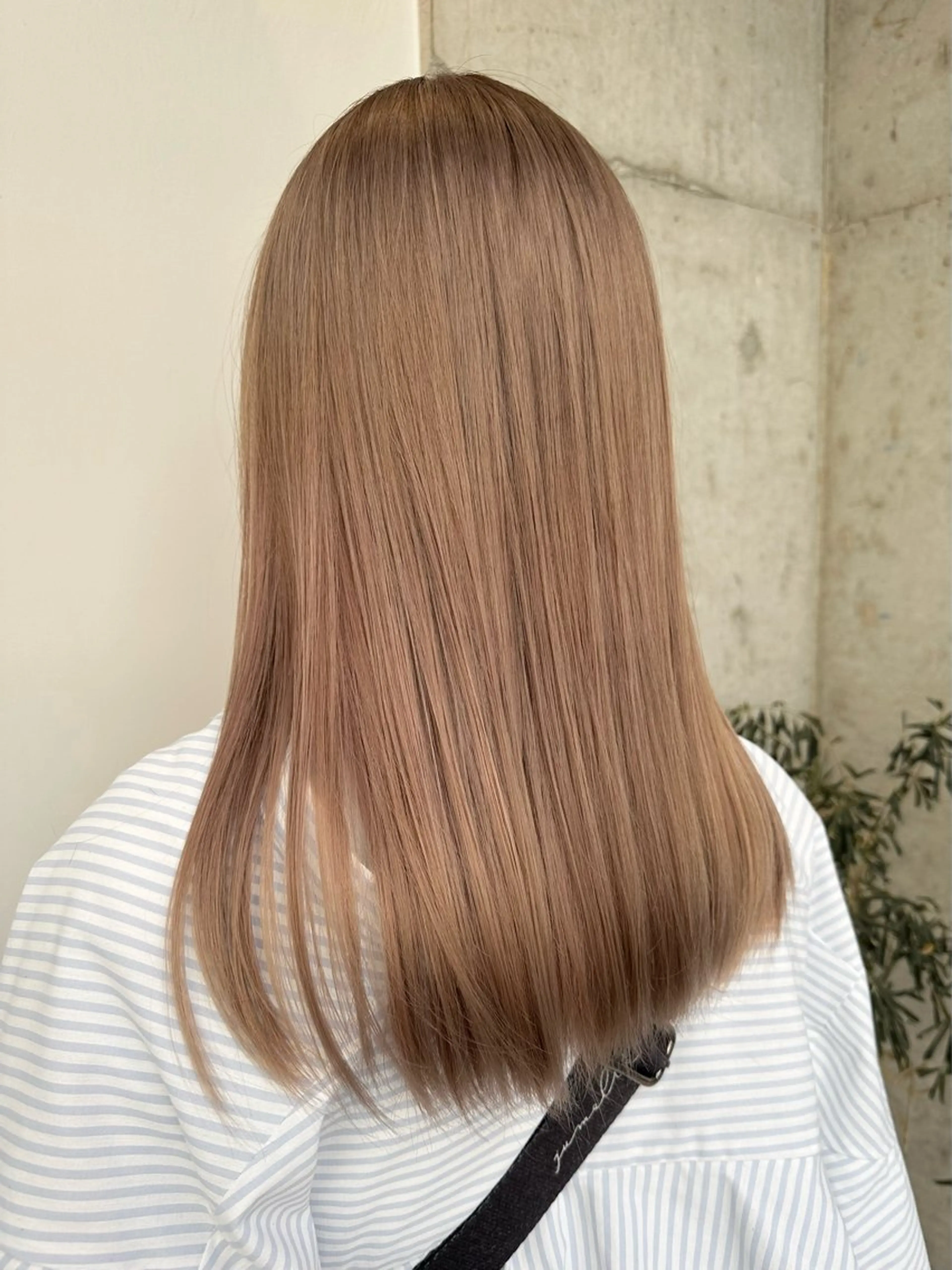 セミロング カラー ヘアカラー トリートメント ヘアセット ベージュカラー🐏 🤎塚原優芽のヘアスタイル